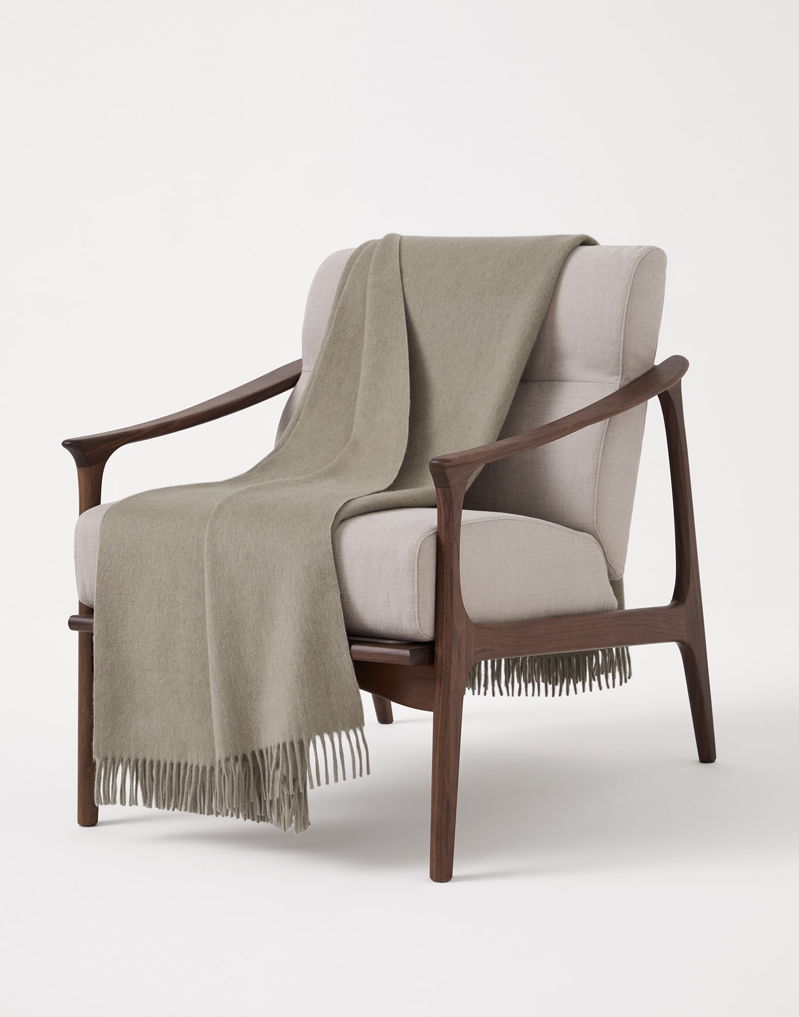 Cashmere throw with fringe Dove Grey Lifestyle - Brunello Cucinelli