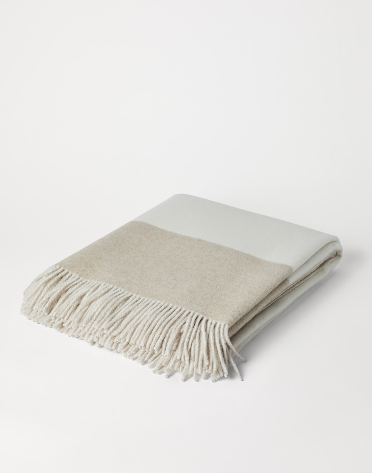 Cashmere double cloth throw Beige Lifestyle - Brunello Cucinelli