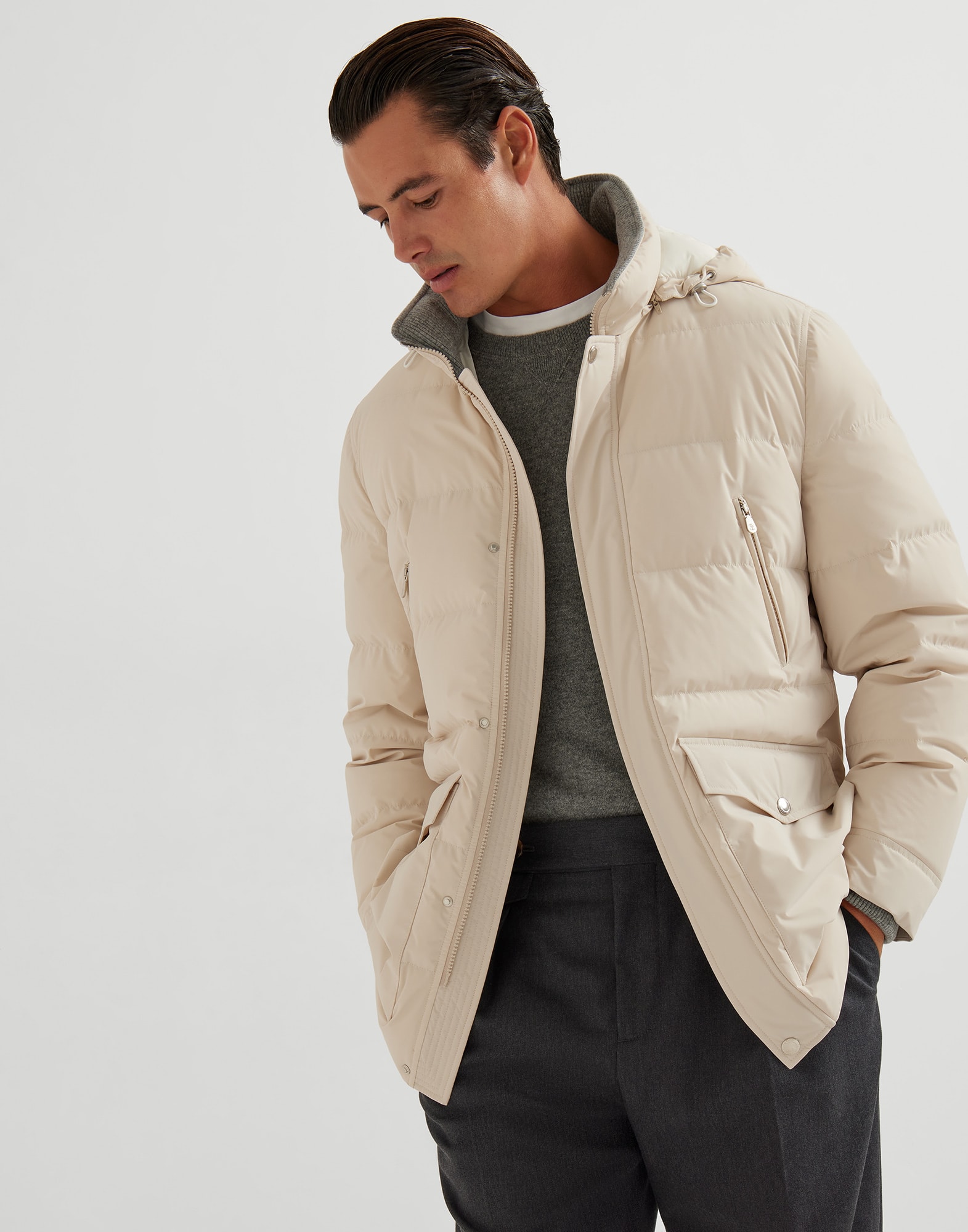 羽绒服 - 小编视角 - 正面观看 - 全屏观看