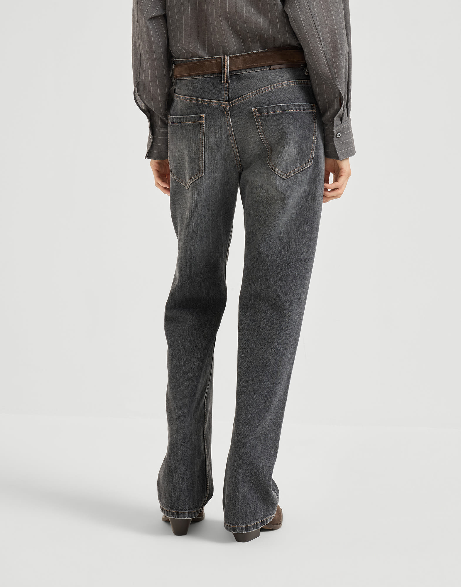 와이드 핏 - 후면 뷰 - 전체 화면으로 보기