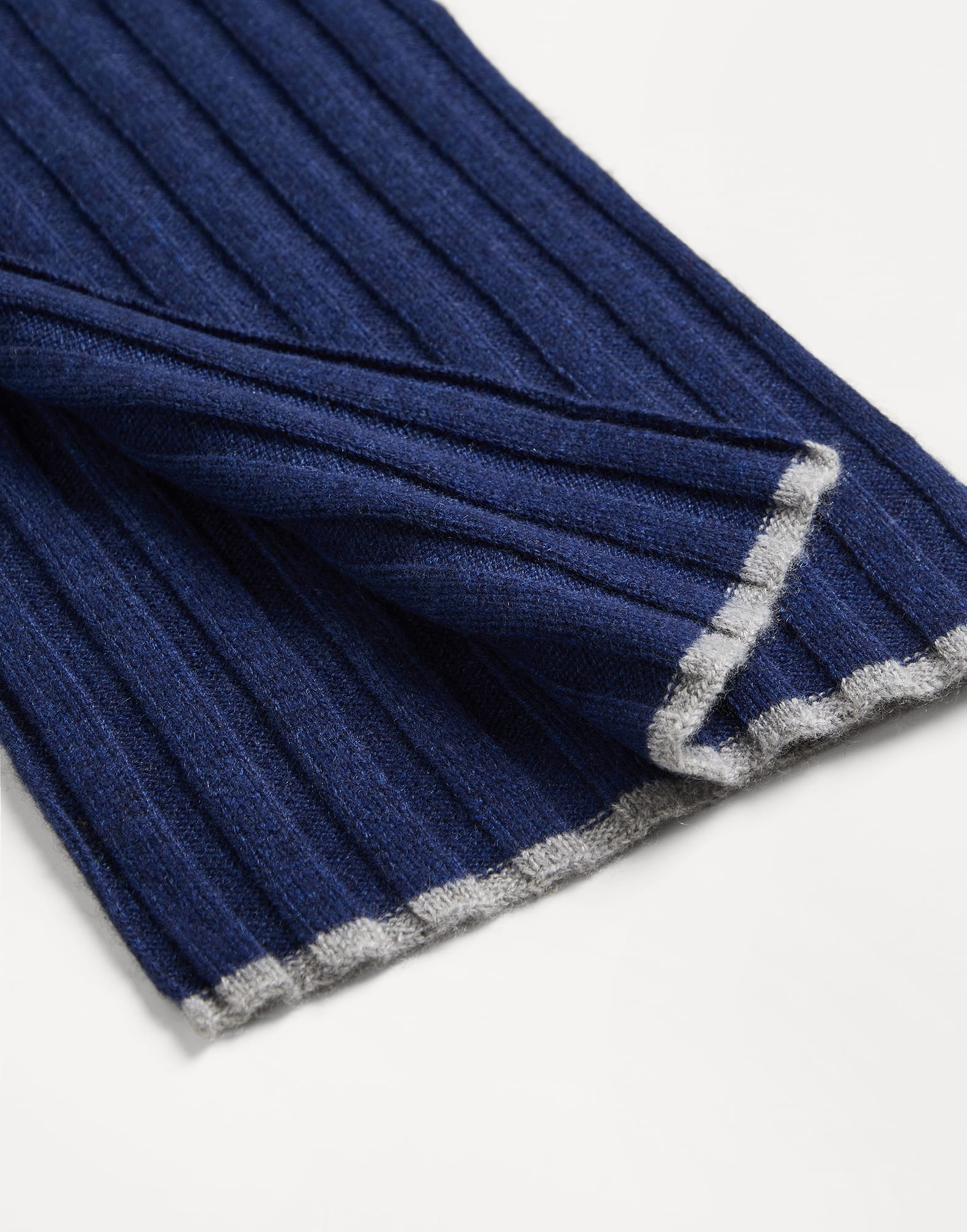 手套和围巾 - 细节视角 - 正面观看 - 全屏观看