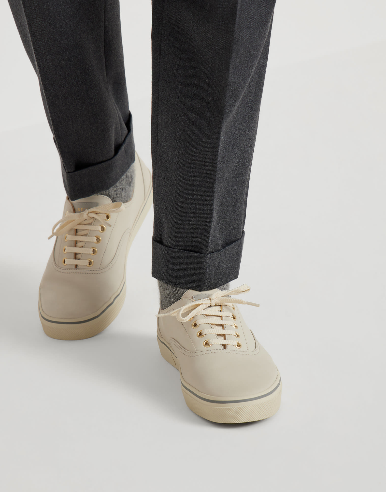 运动鞋 - 小编视角 - 正面观看 - 全屏观看