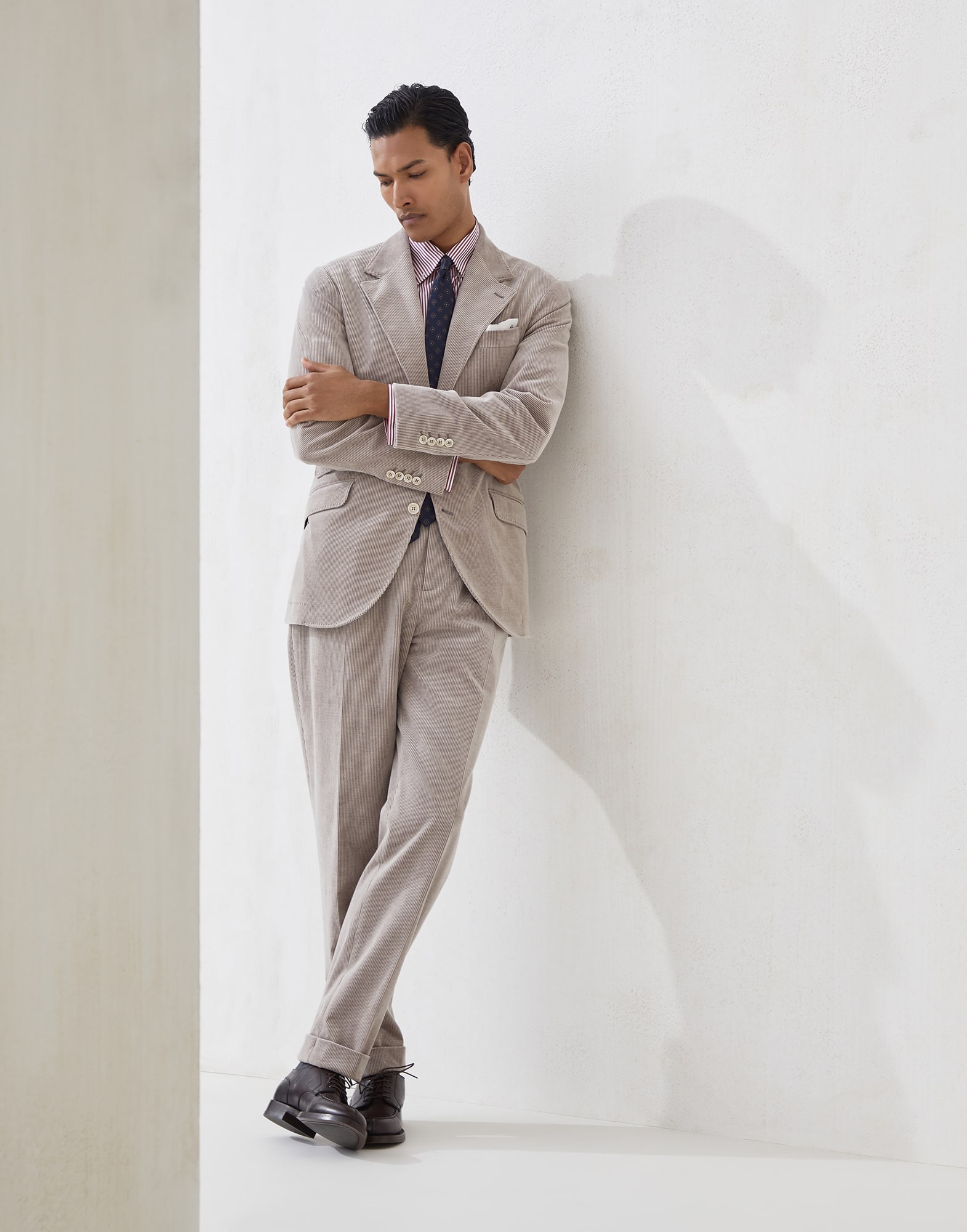 252MOUTFITCS22 image number 0