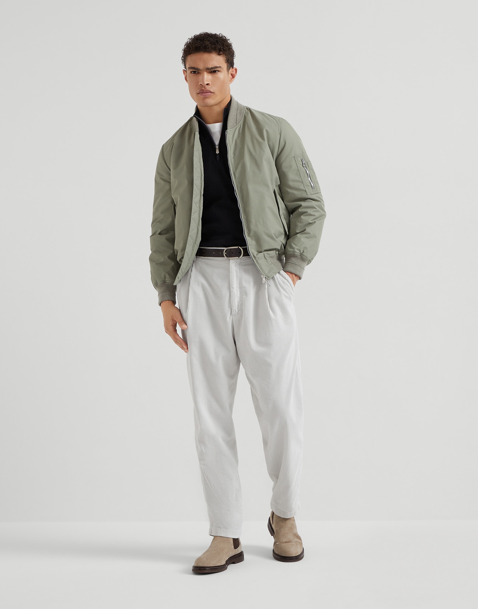 252MOUTFITCS79 image number 0