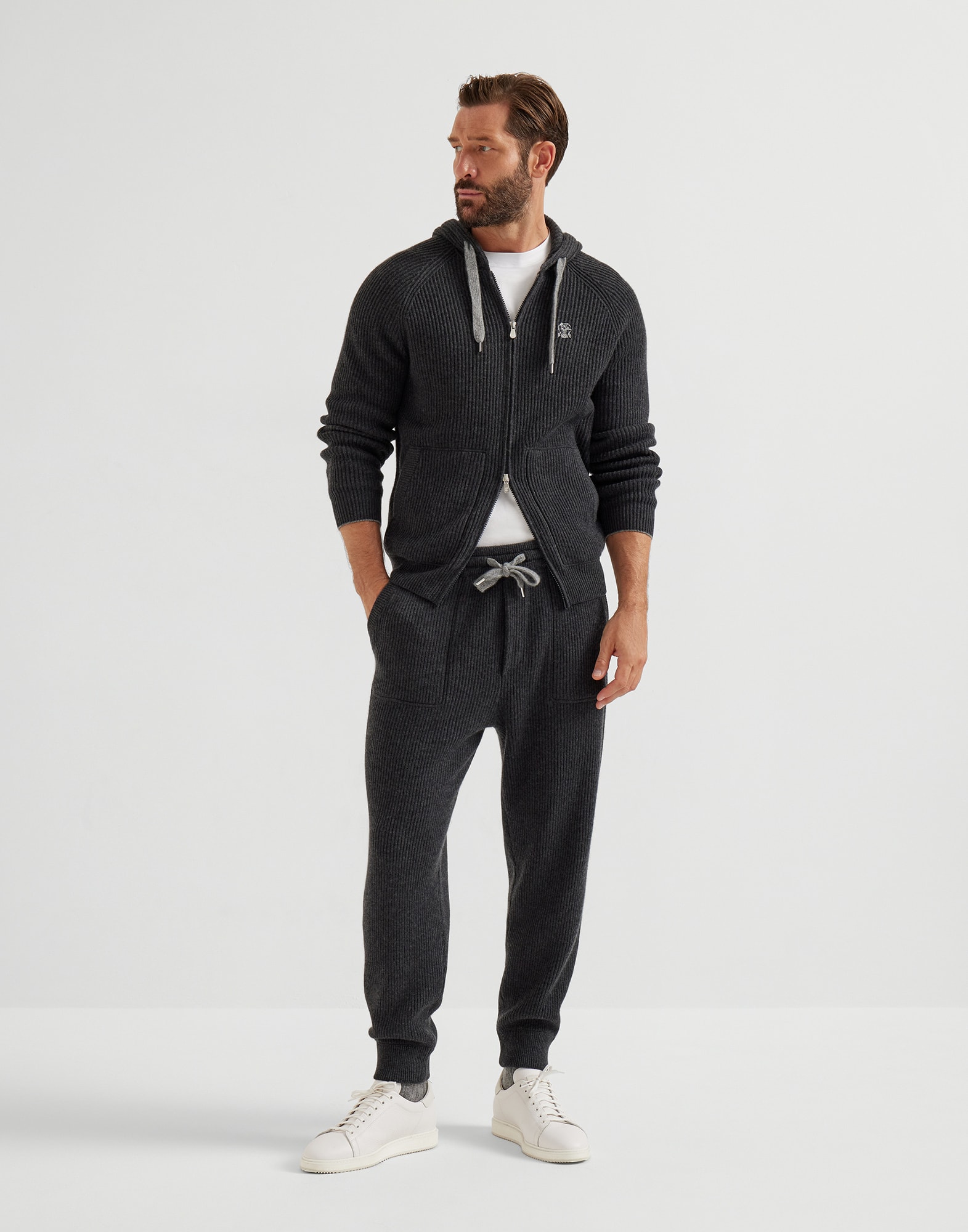 252MOUTFITCS321 image number 0