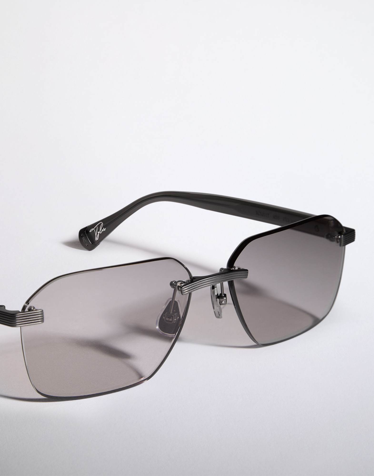 Titanium - Detail view - View Full Screen