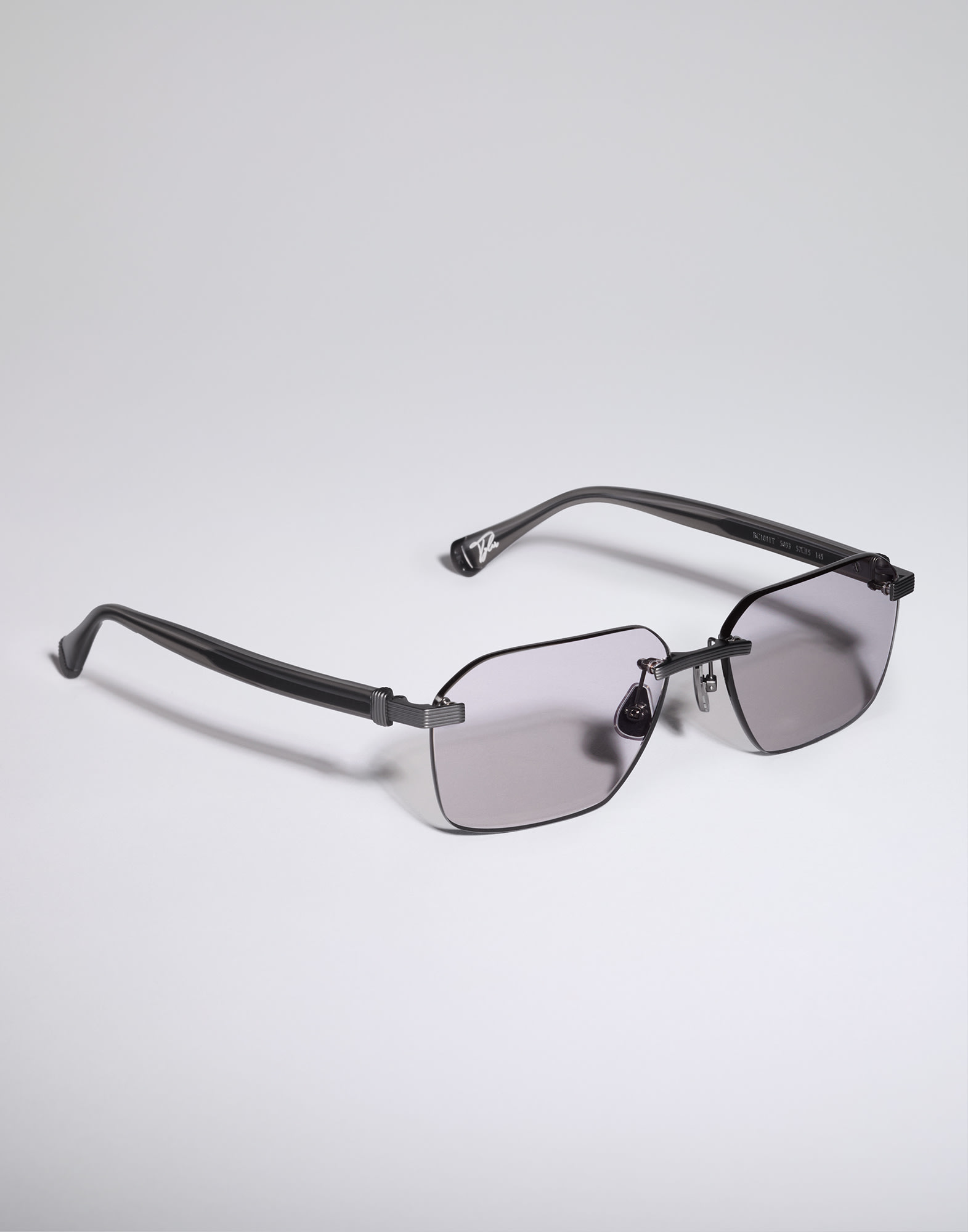 Titanium - Back view - View Full Screen