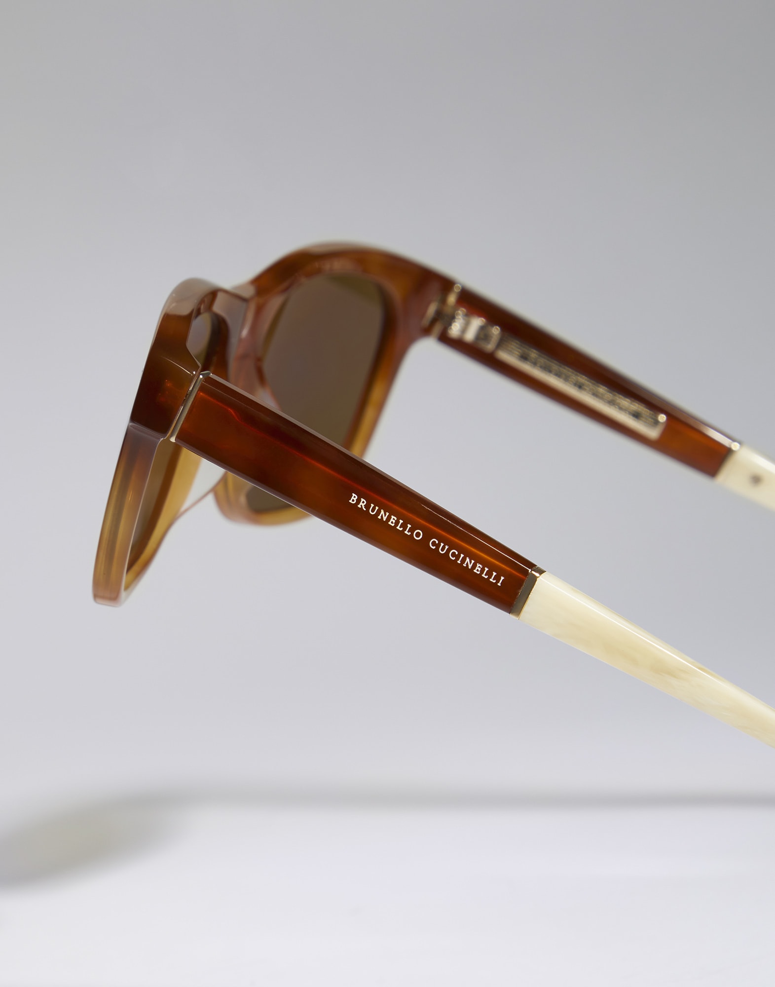 Acetate - Detail view - View Full Screen