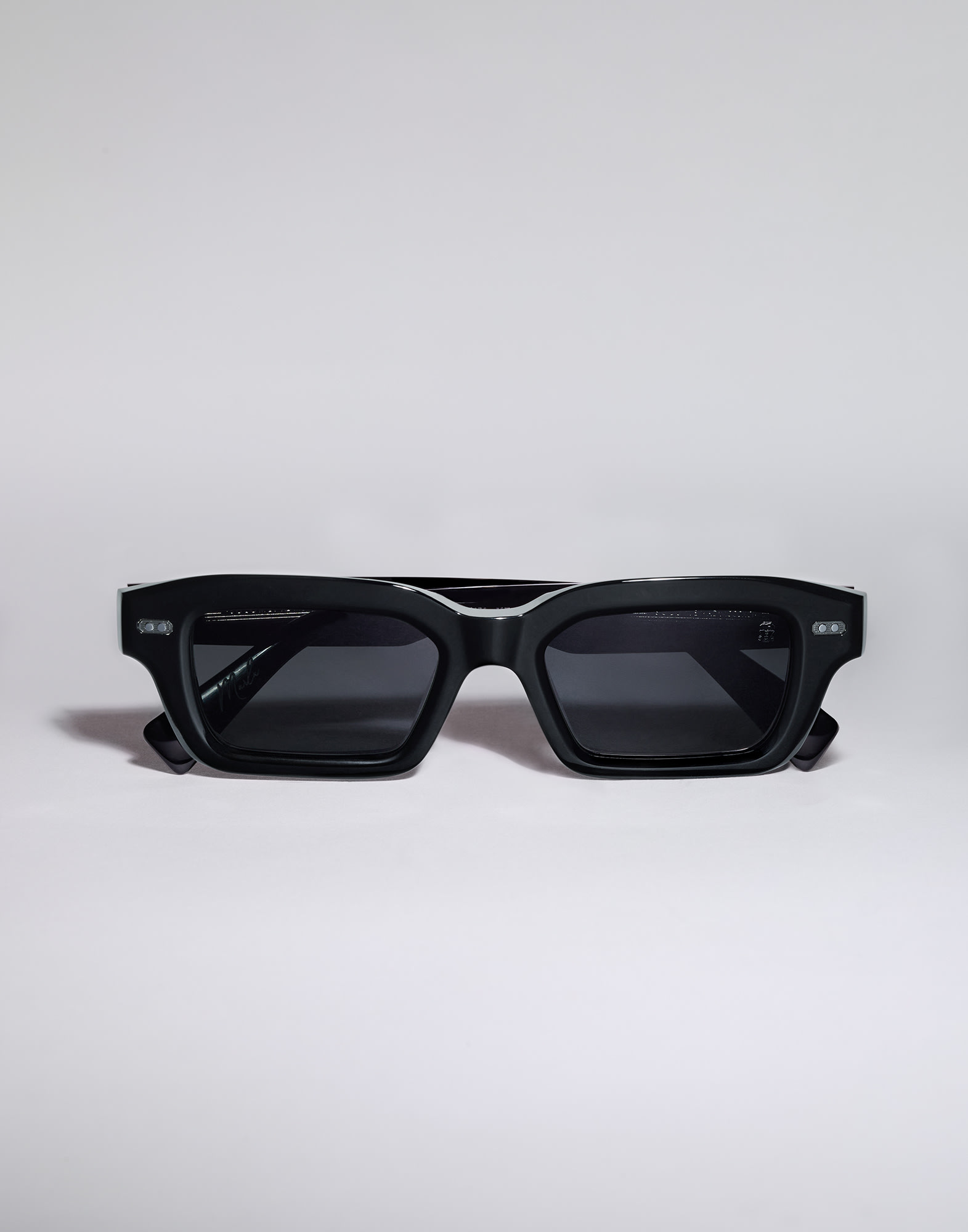 Acetate - Front view - View Full Screen