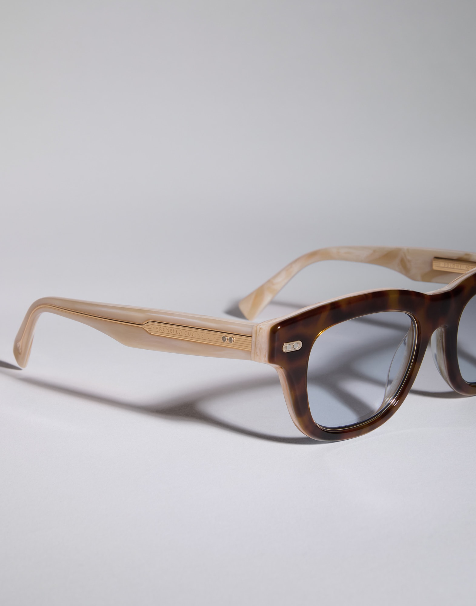 Acetate - Detail view - View Full Screen