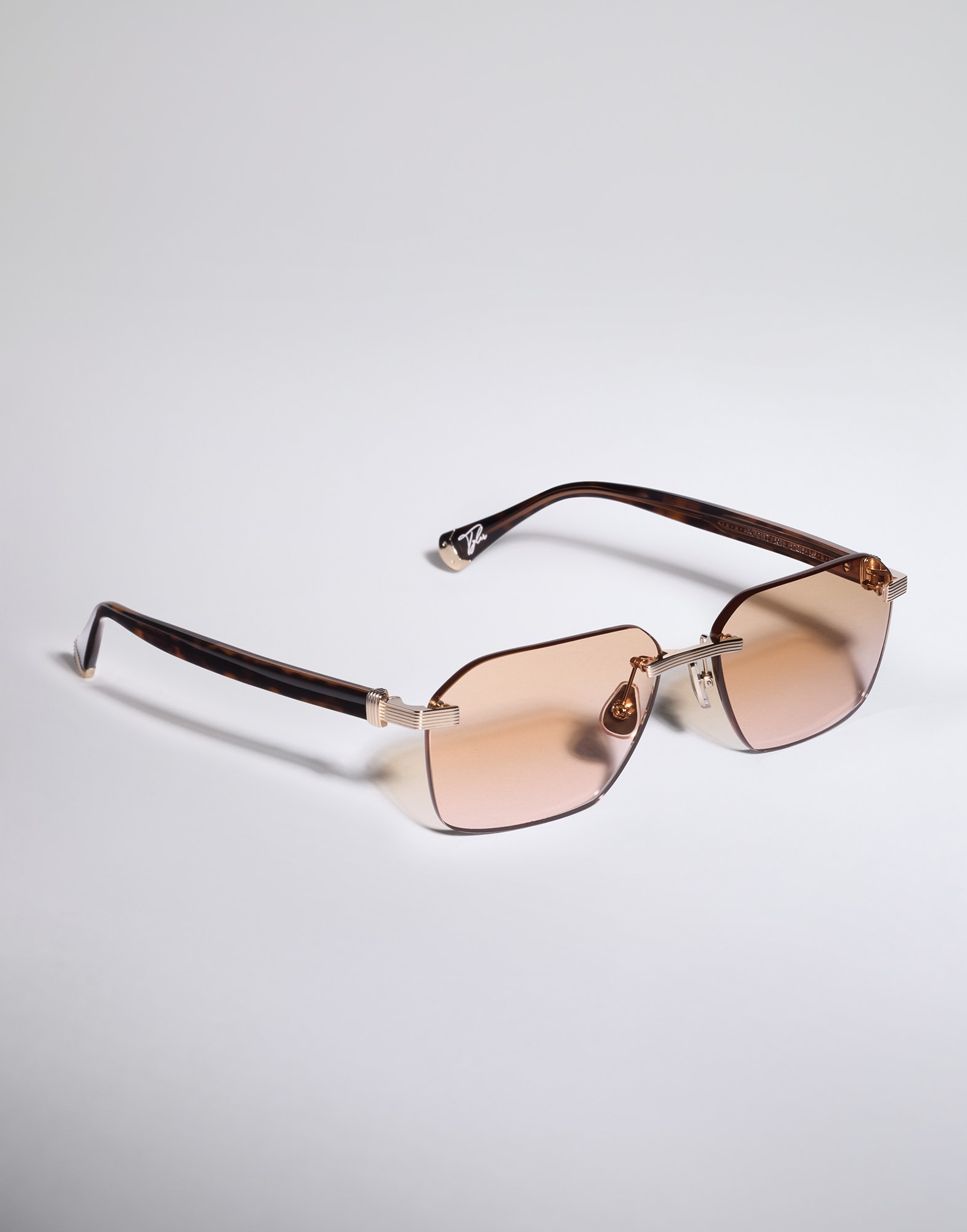 Titanium - Back view - View Full Screen