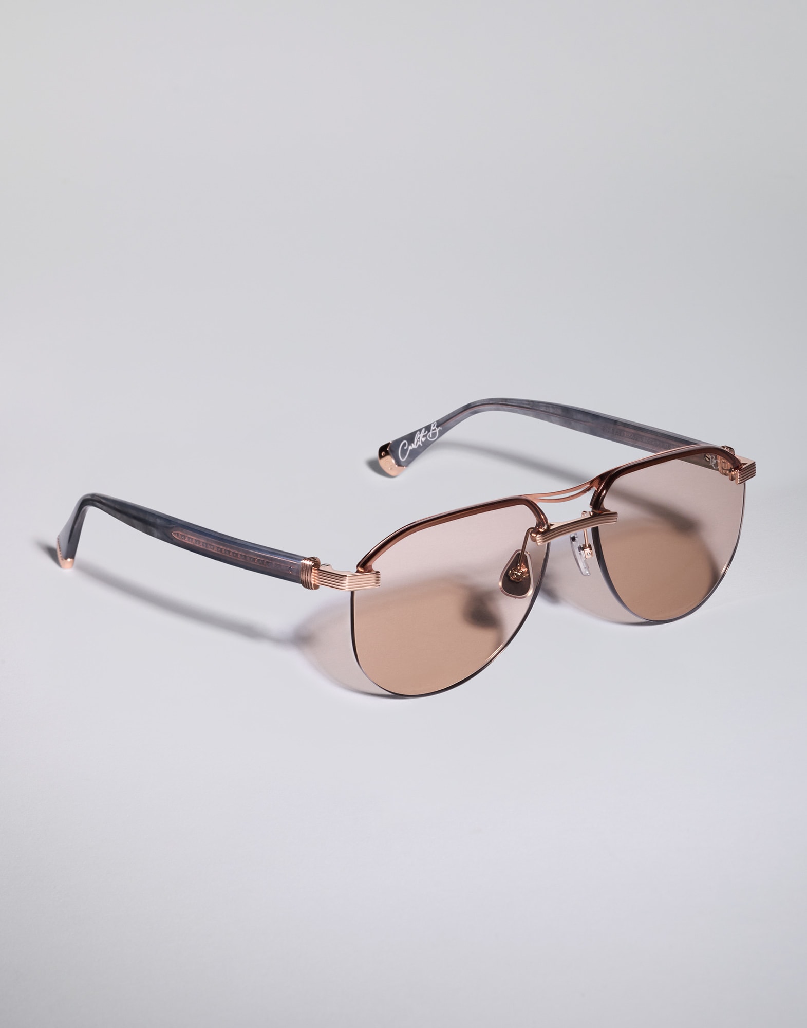 Titanium - Back view - View Full Screen