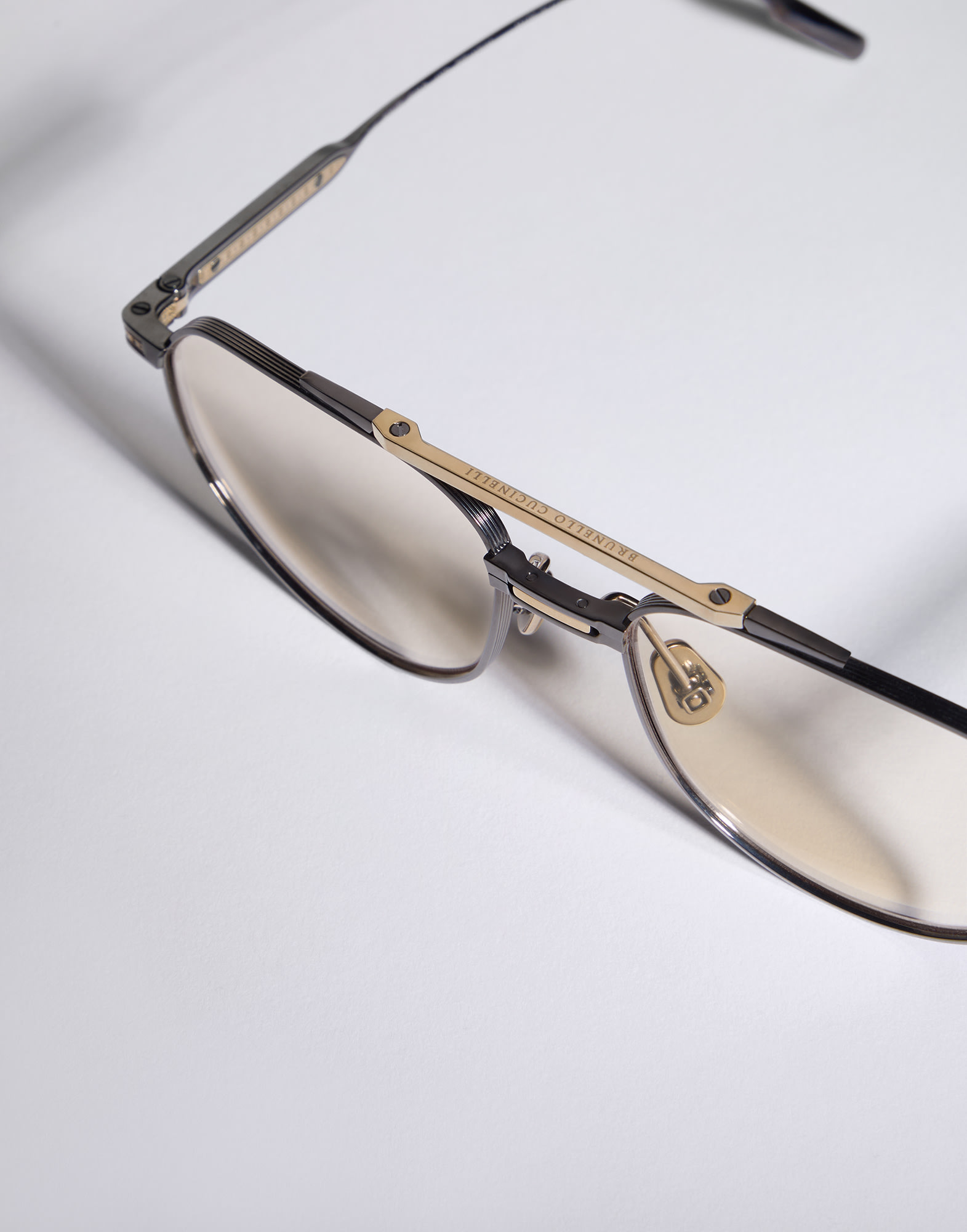 Solid Gold - Detail view - View Full Screen