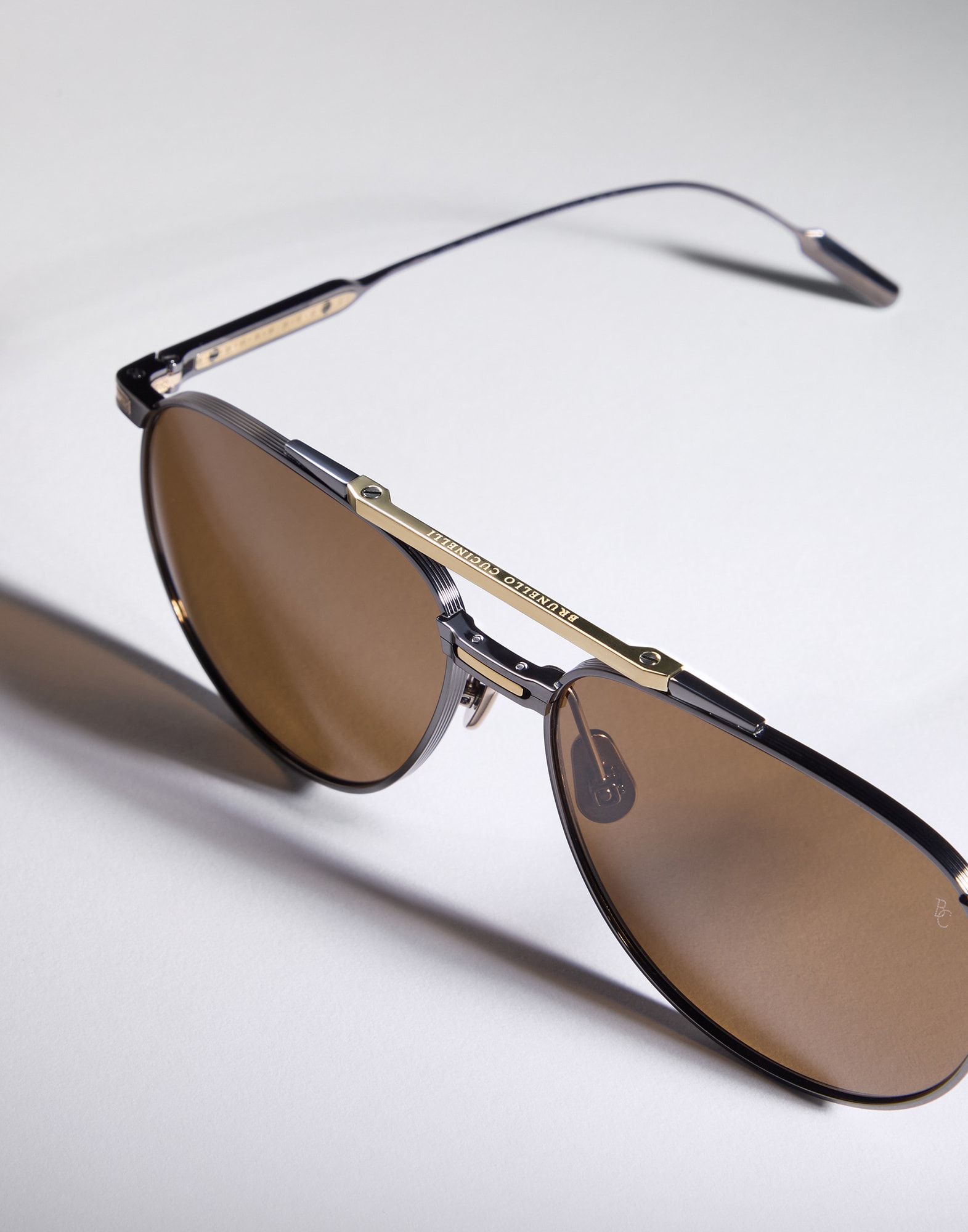 Solid Gold - Detail view - View Full Screen