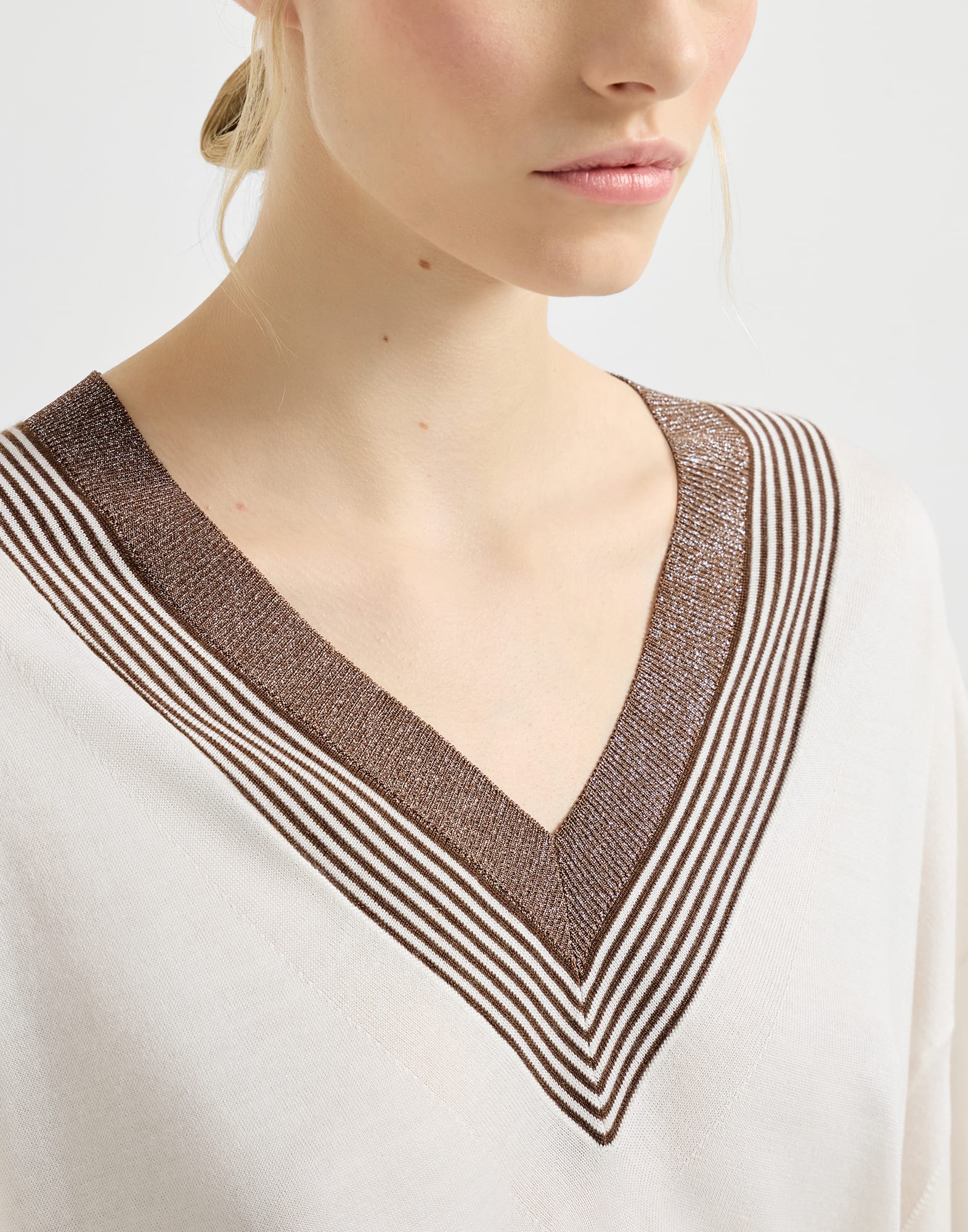 V-neck - Detail view - View Full Screen