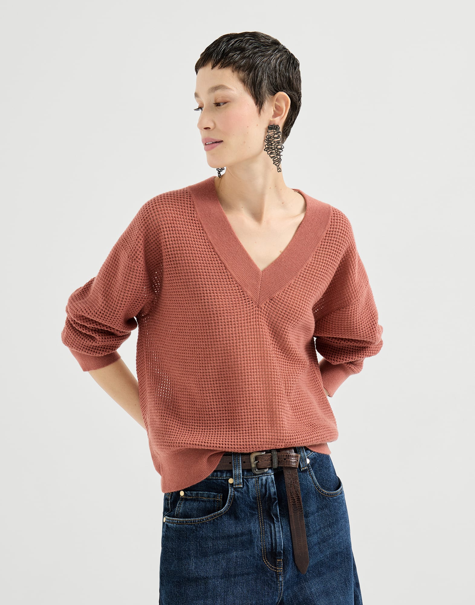 V-neck - Editorial view - View Full Screen