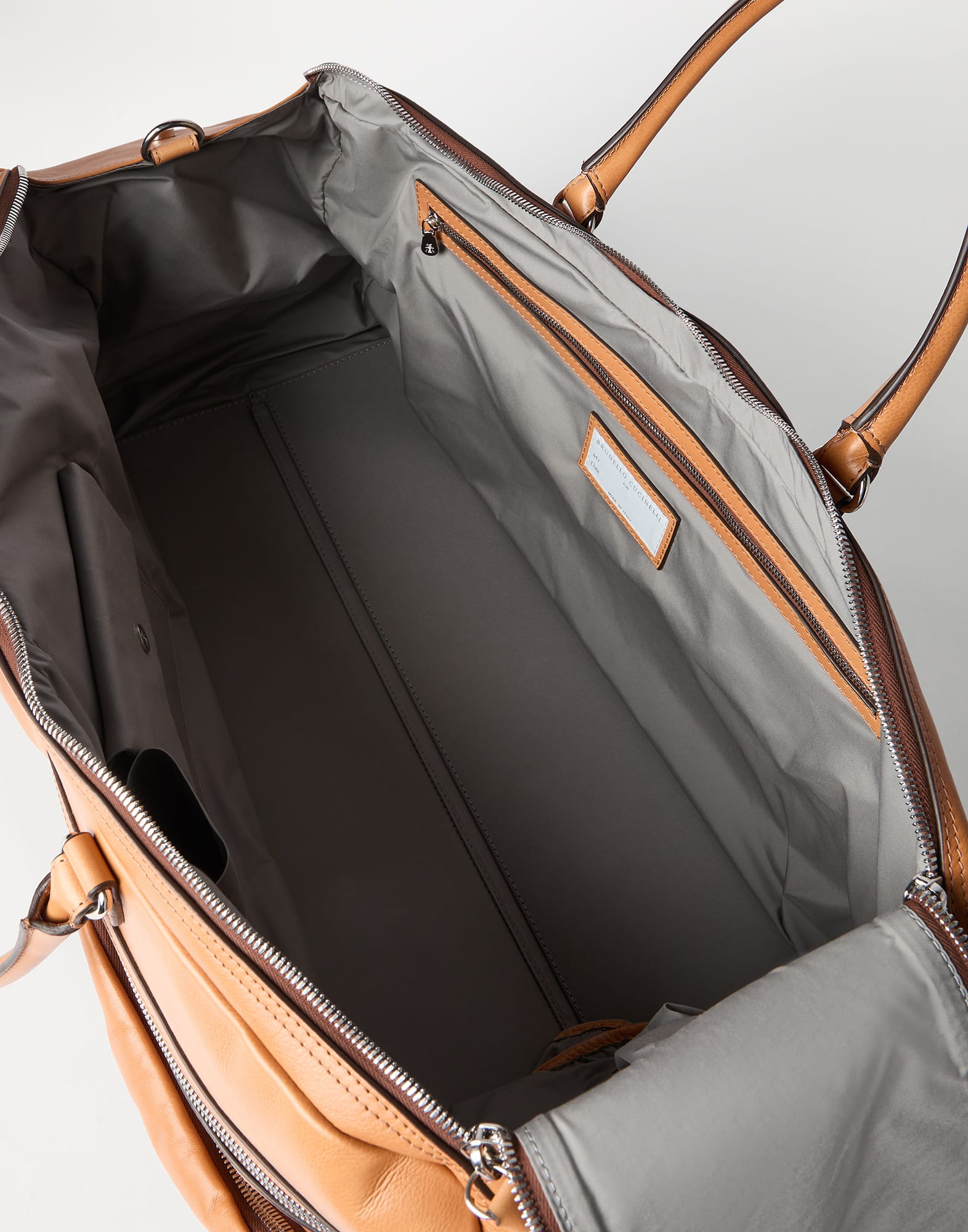 Travel Bag - Full look - View Full Screen