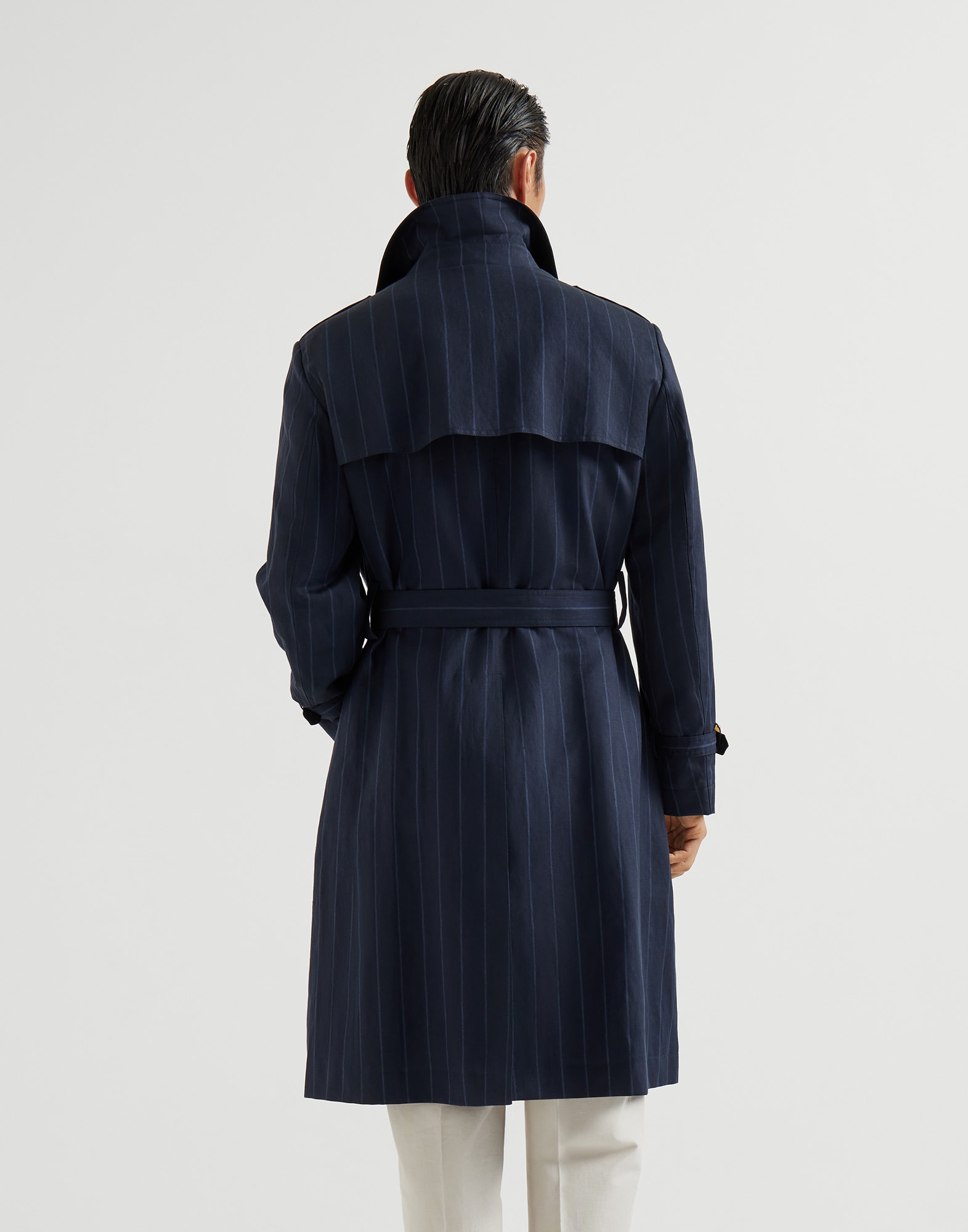 Верхняя одежда - Вид сзади - Посмотреть во весь экран