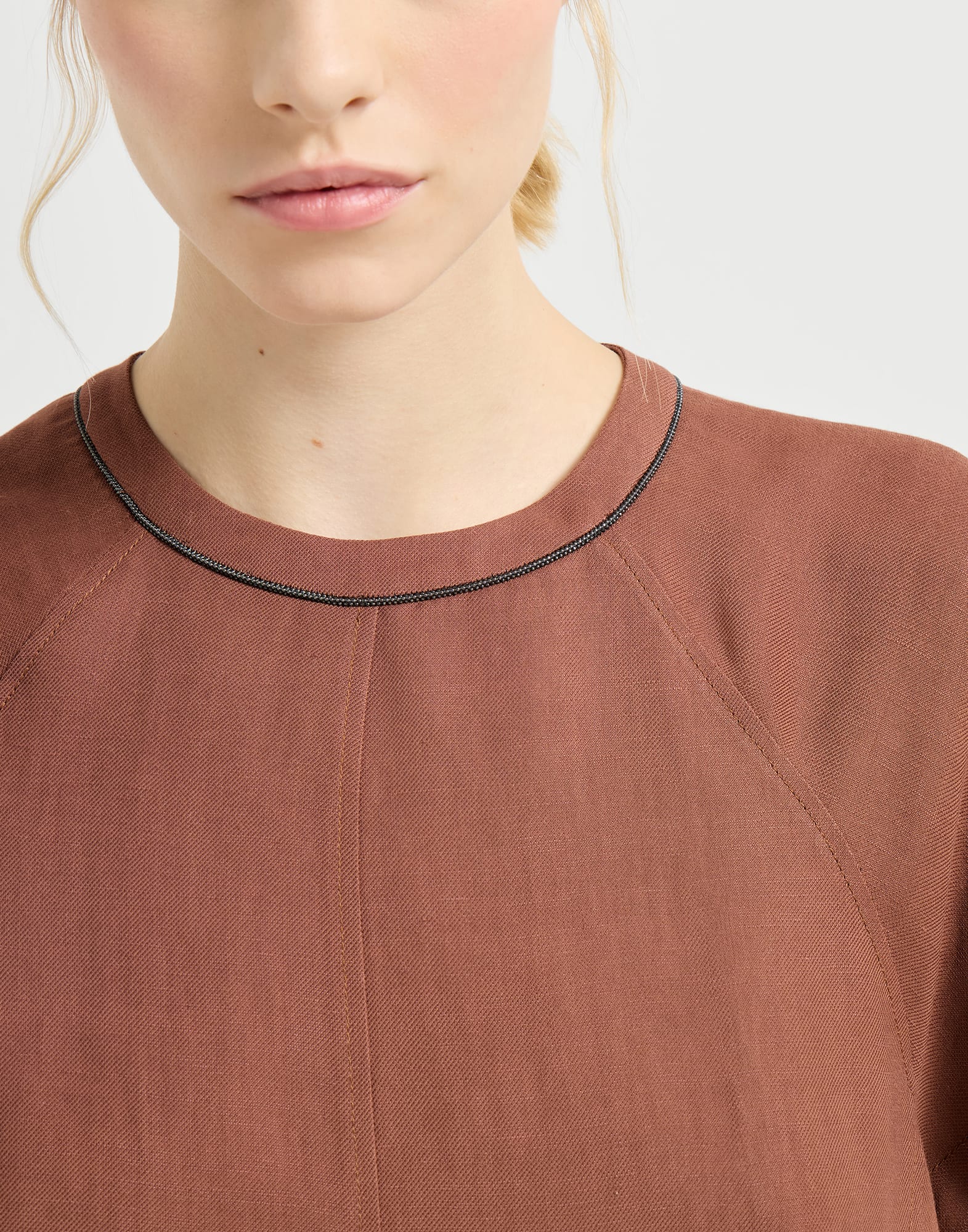 Kurzes Kleid - Detailansicht - Vollbildmodus