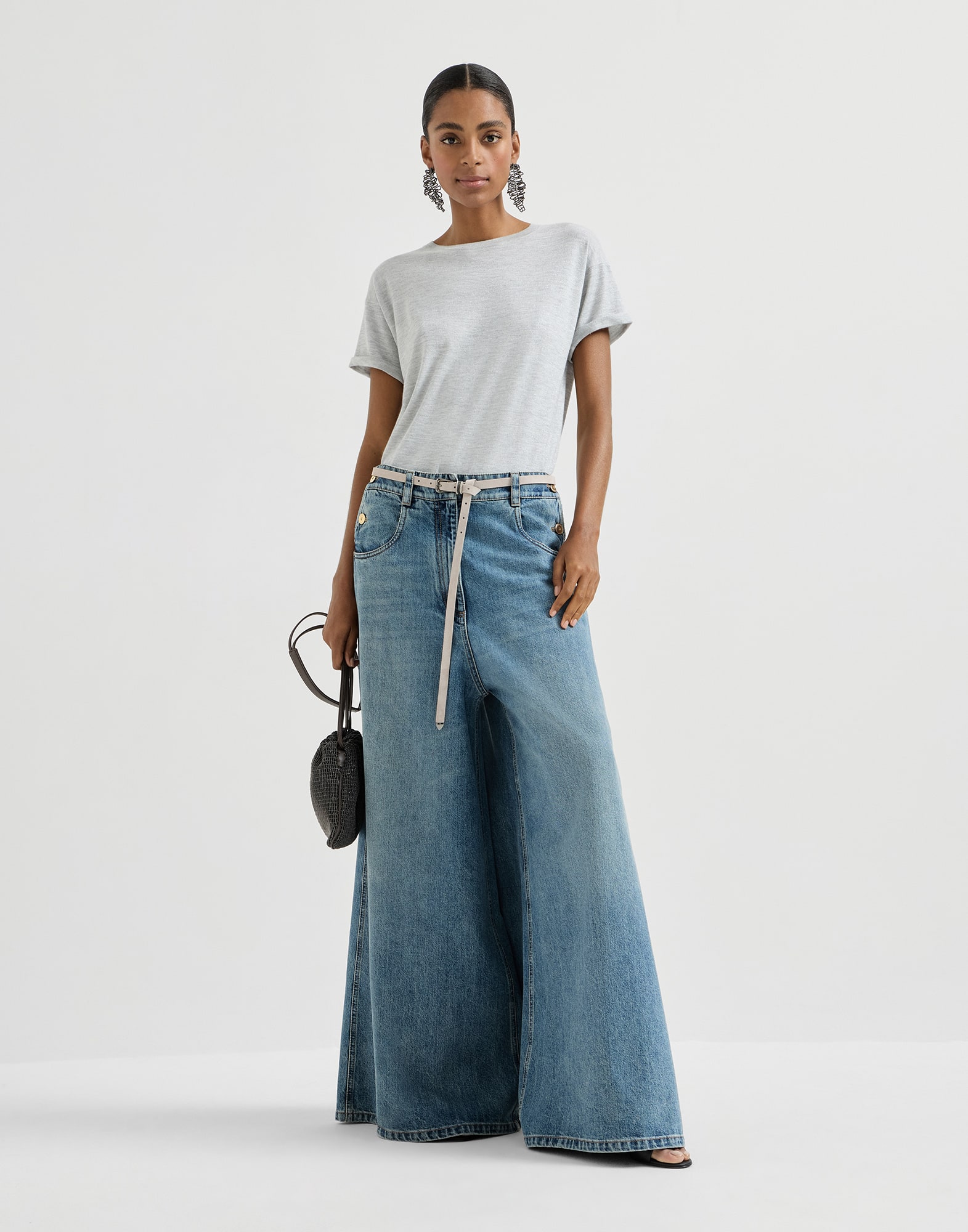 Rundhalsausschnitt - Komplettansicht - Vollbildmodus