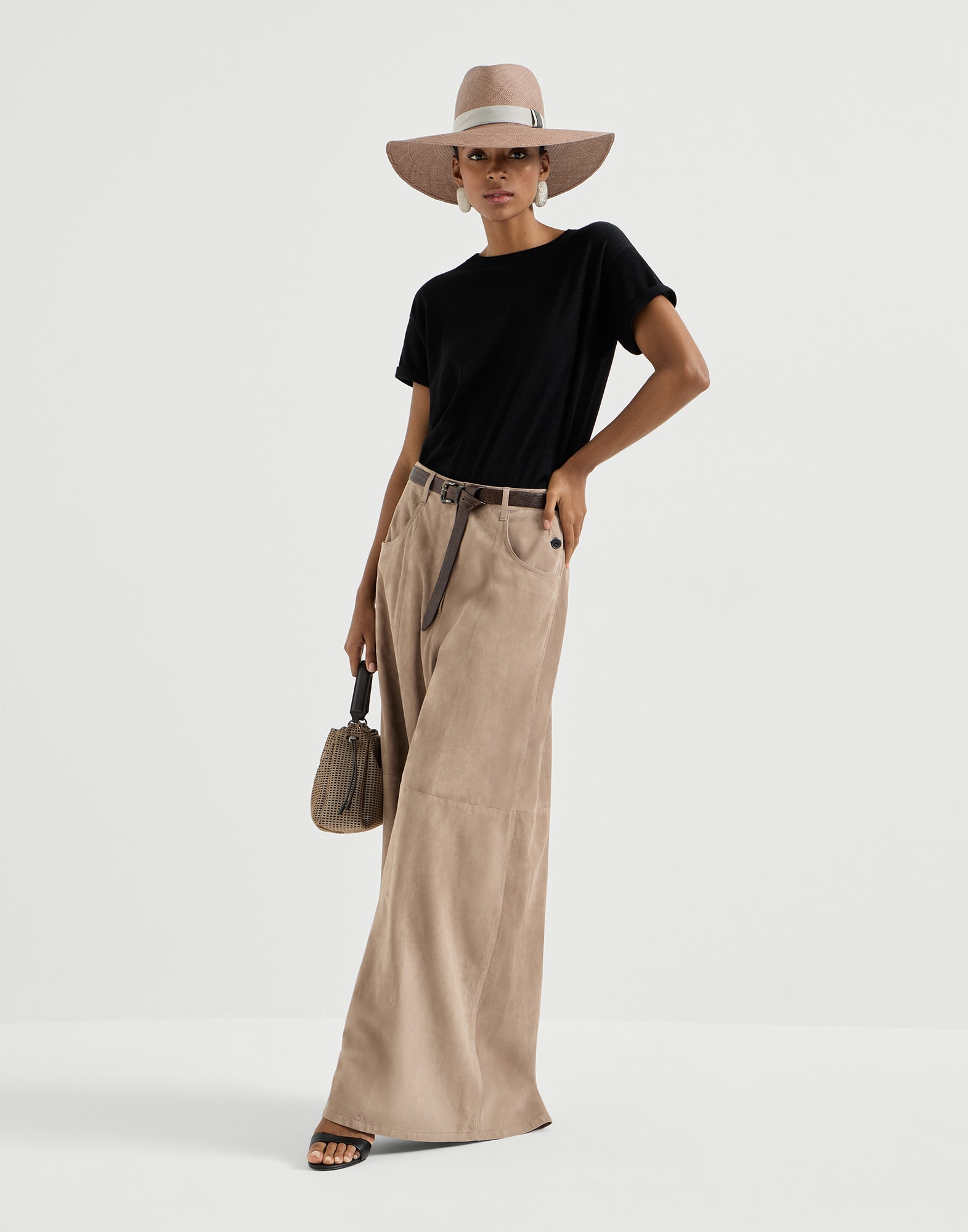 Crewneck - Full look - View Full Screen