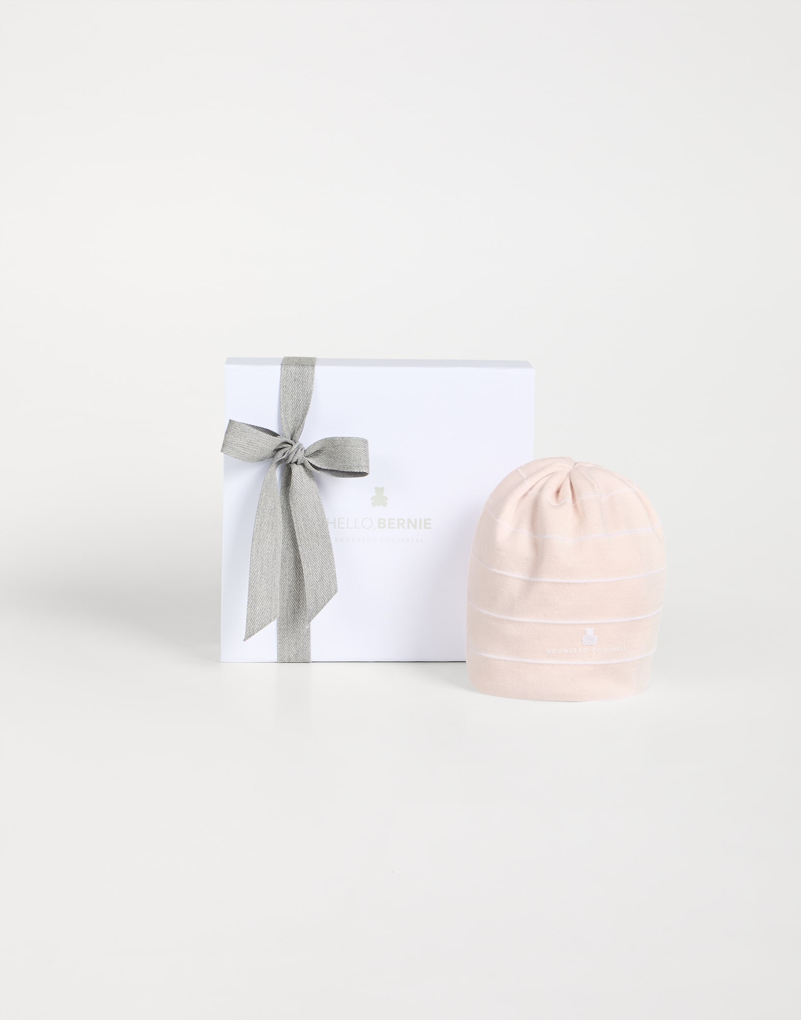 超高級カシミヤ製✨️　ブルネロクチネリ　ニットキャップ　淡いピンク 超高級カシミヤ製✨️ ブルネロクチネリ ニットキャップ 淡いピンク