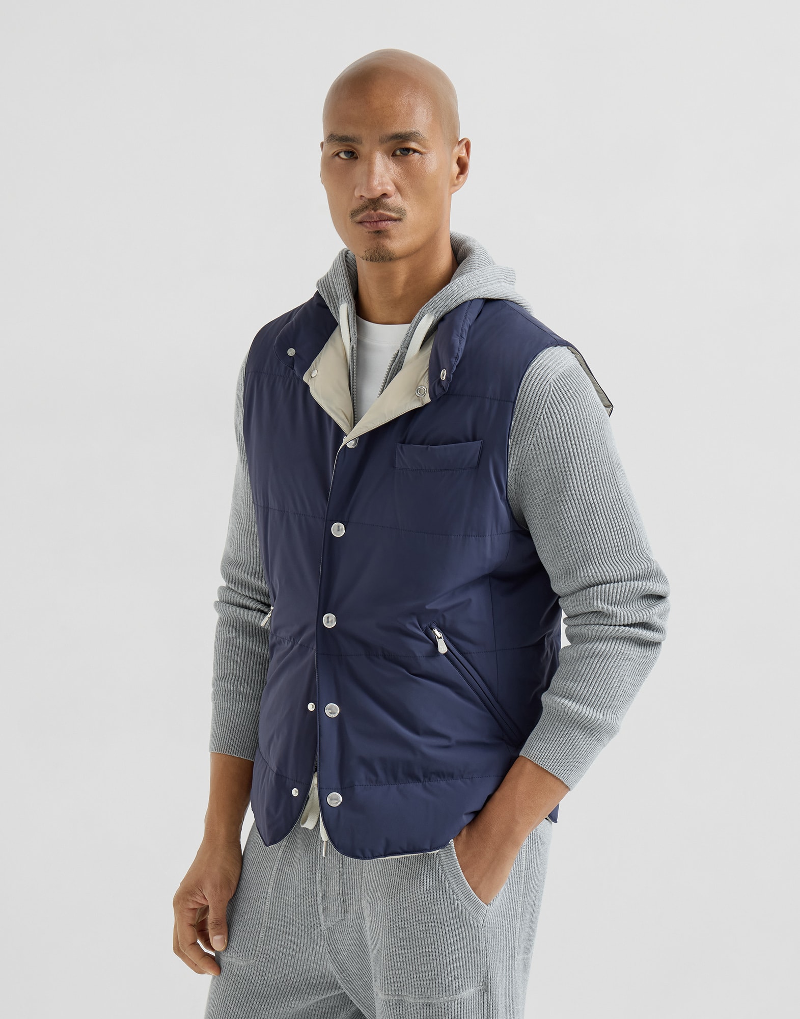 メンズ 向け ブルー ナイロン ダウンベスト | Brunello Cucinelli メンズ 向け ブルー ナイロン ダウンベスト | Brunello Cucinelli