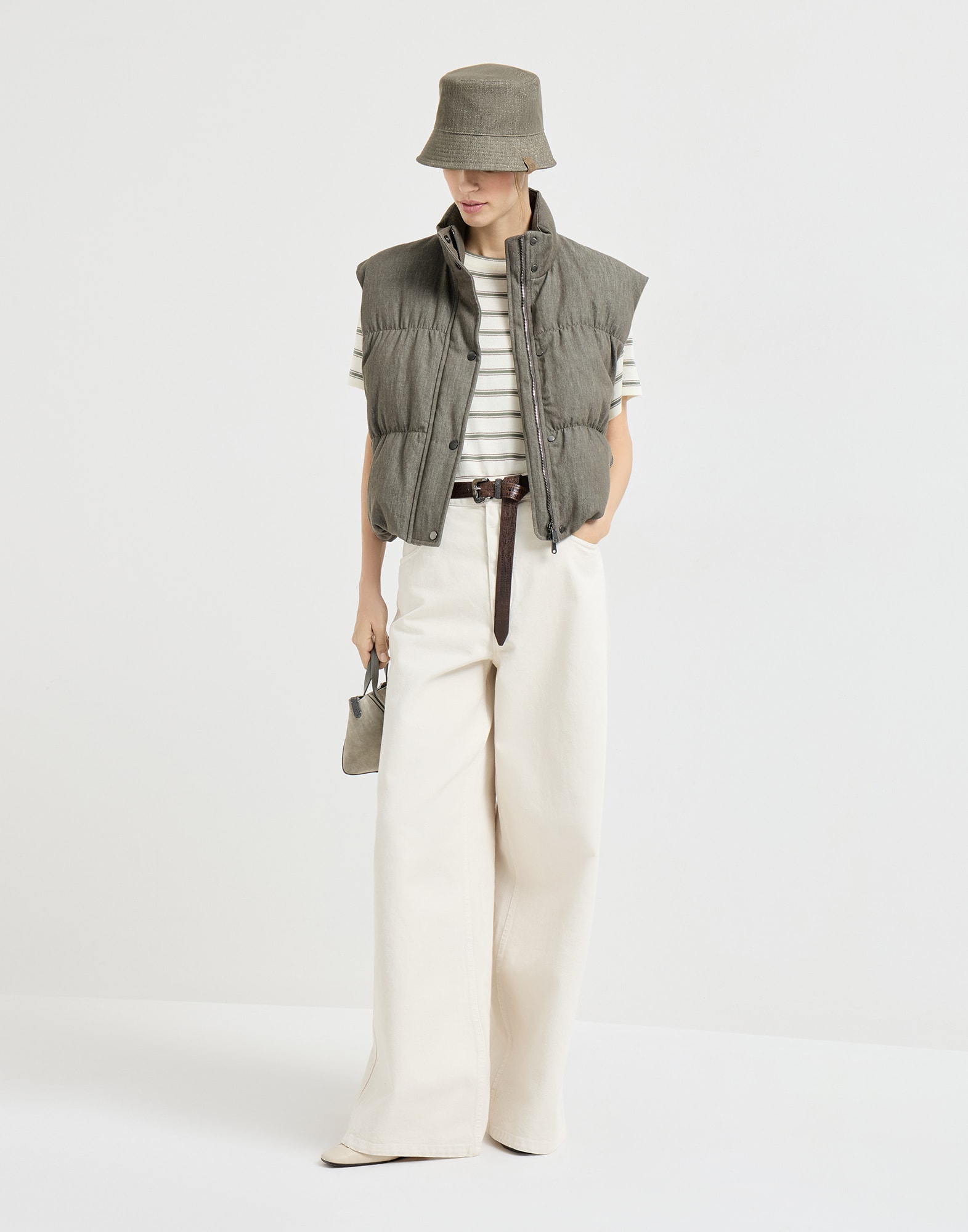 261WOUTFITCS57 image number 0