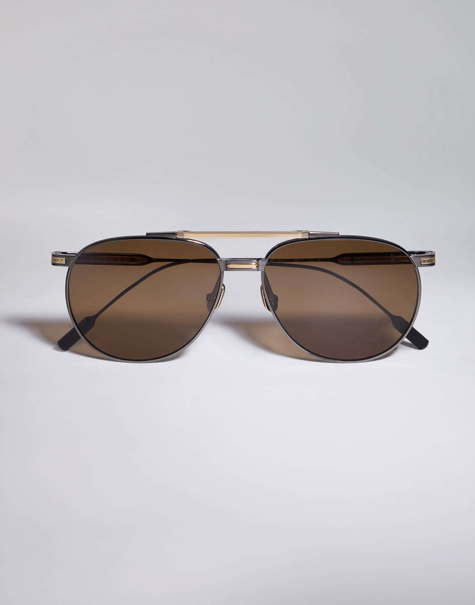 Solid Gold - Front view - View Full Screen