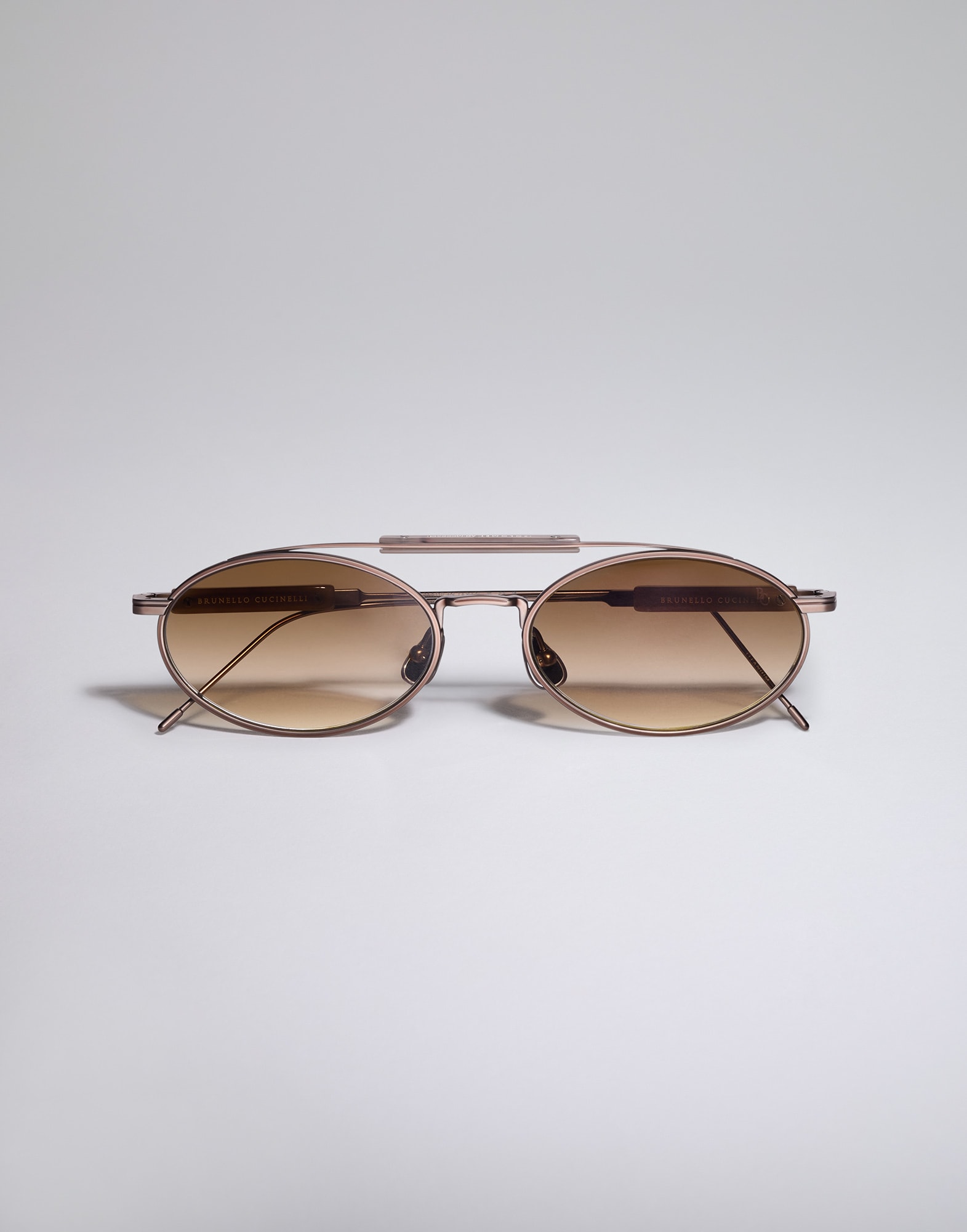 钛材 - 正面视角 - 正面观看 - 全屏观看