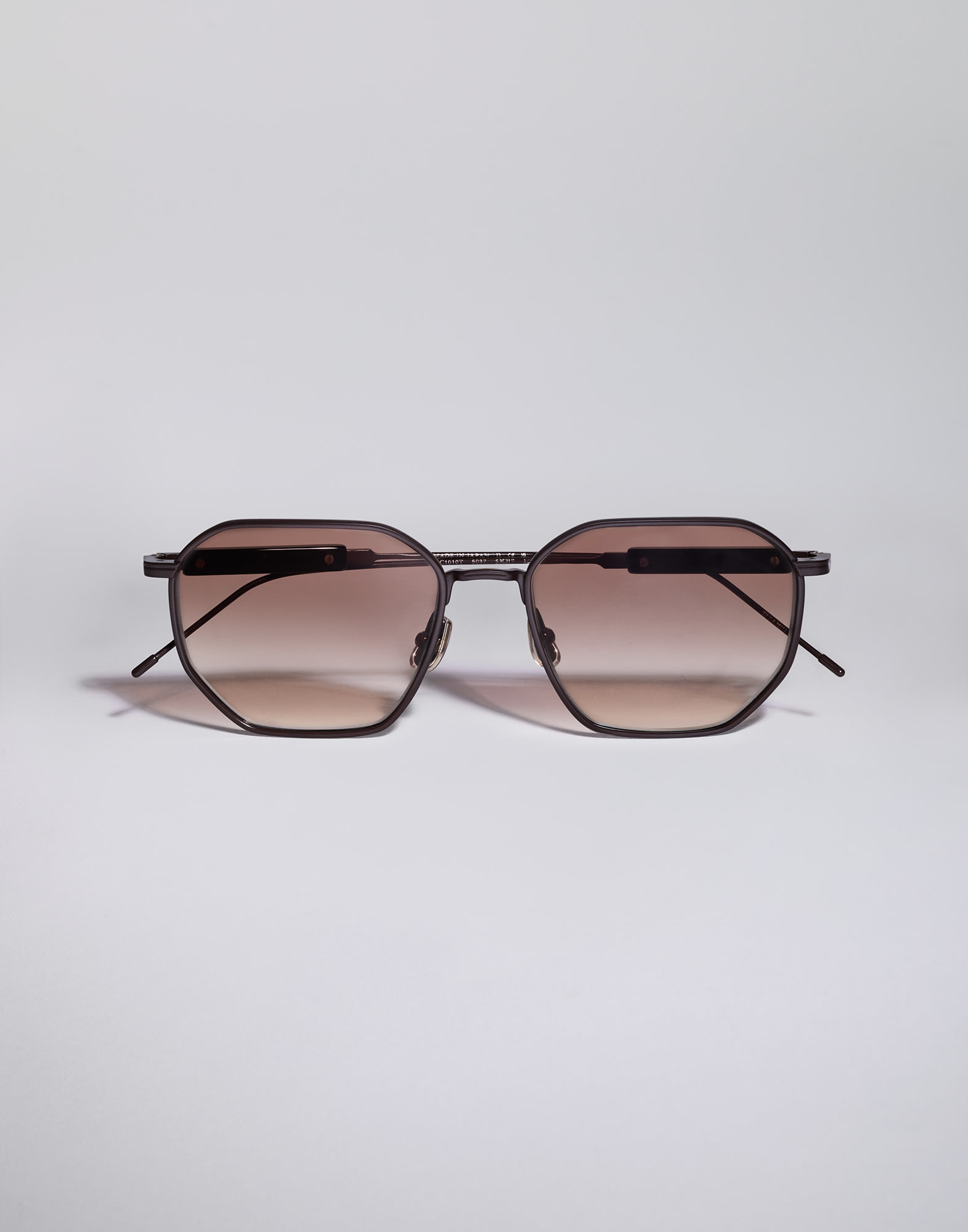 Titanio - Vista frontal - Ver pantalla completa