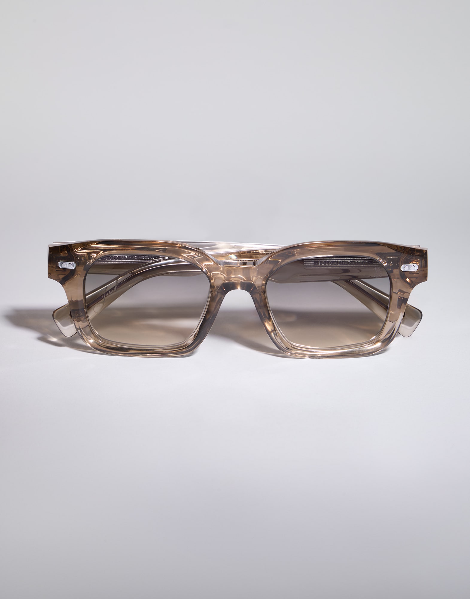 Acetate - Front view - View Full Screen