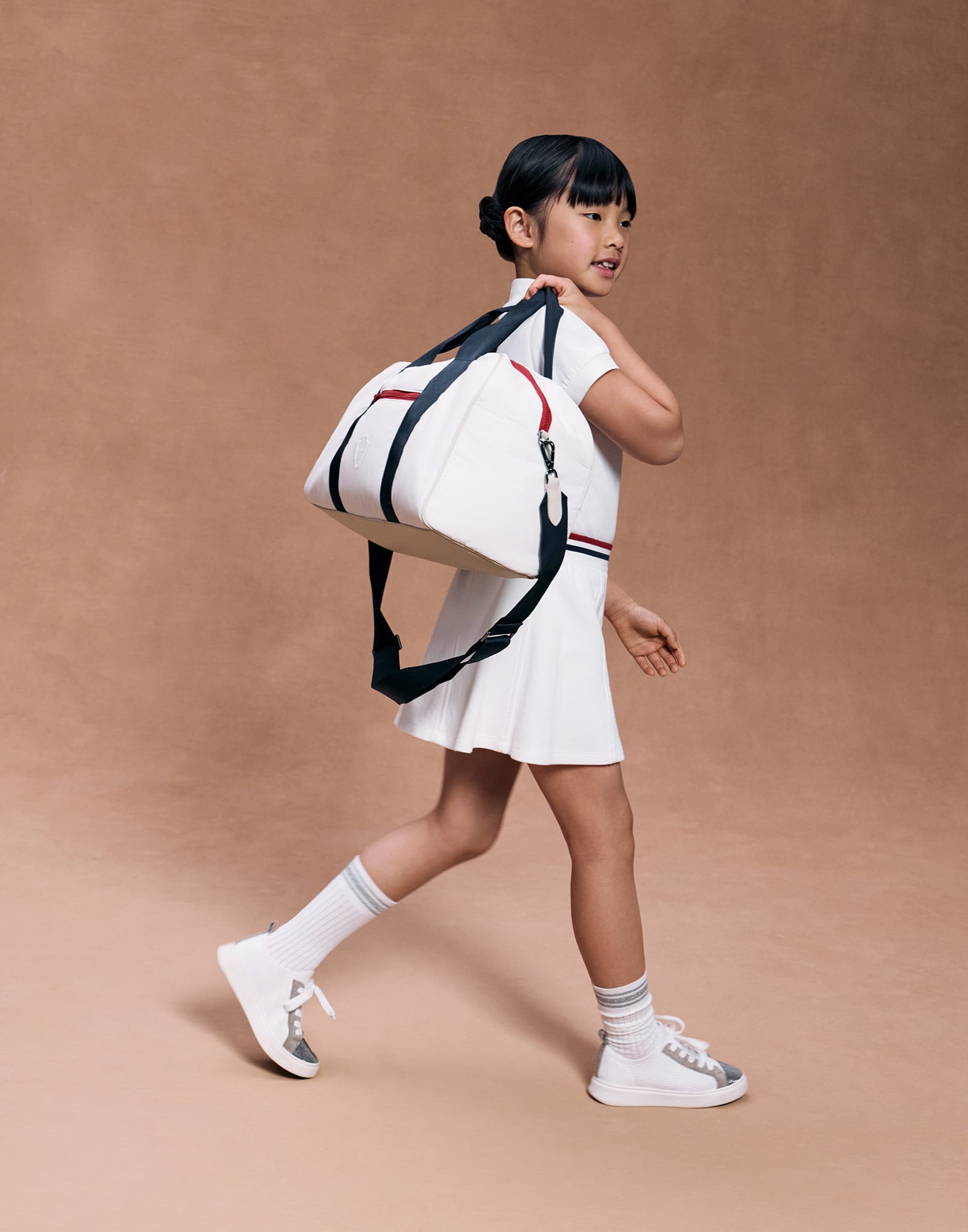 261FOUTFITTENNIS1 image number 0