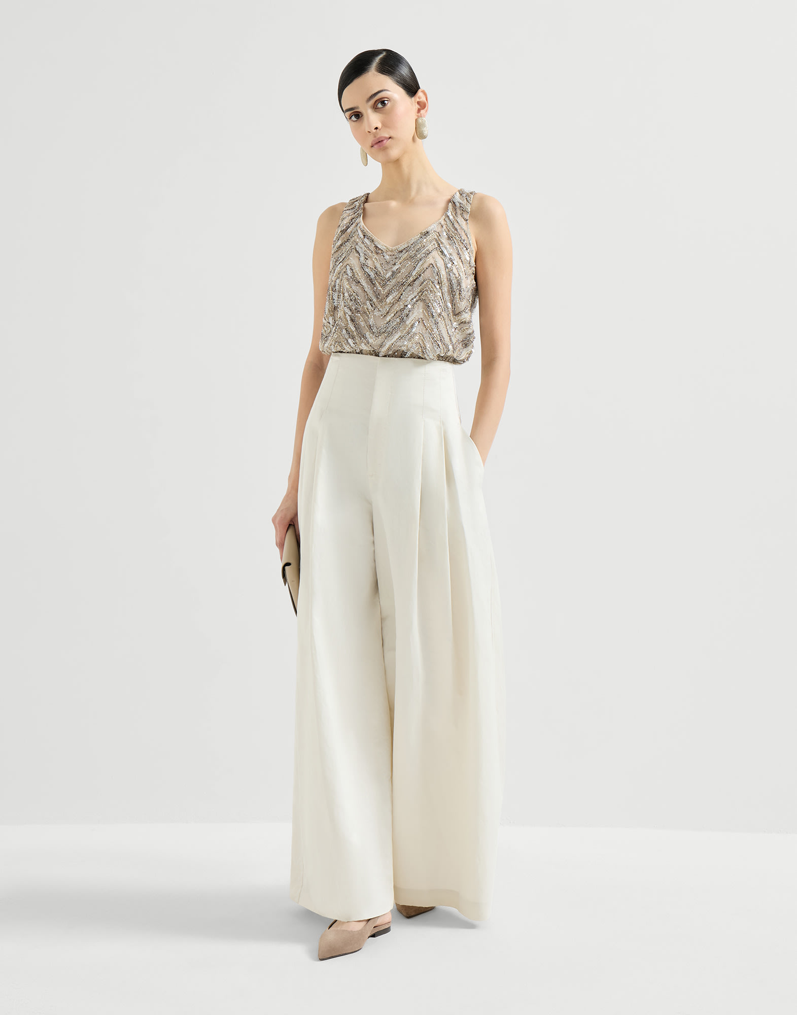 261WOUTFITCS392 image number 0