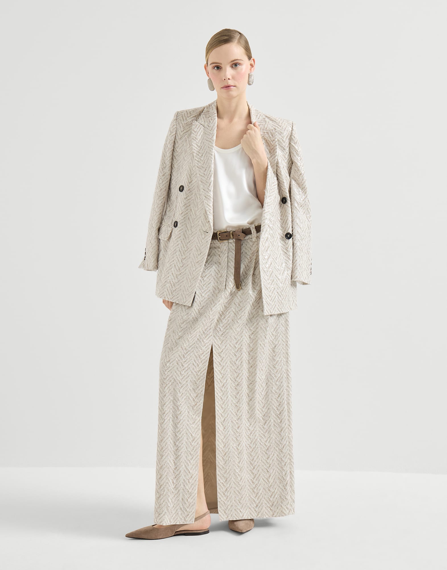 261WOUTFITCS368 image number 0