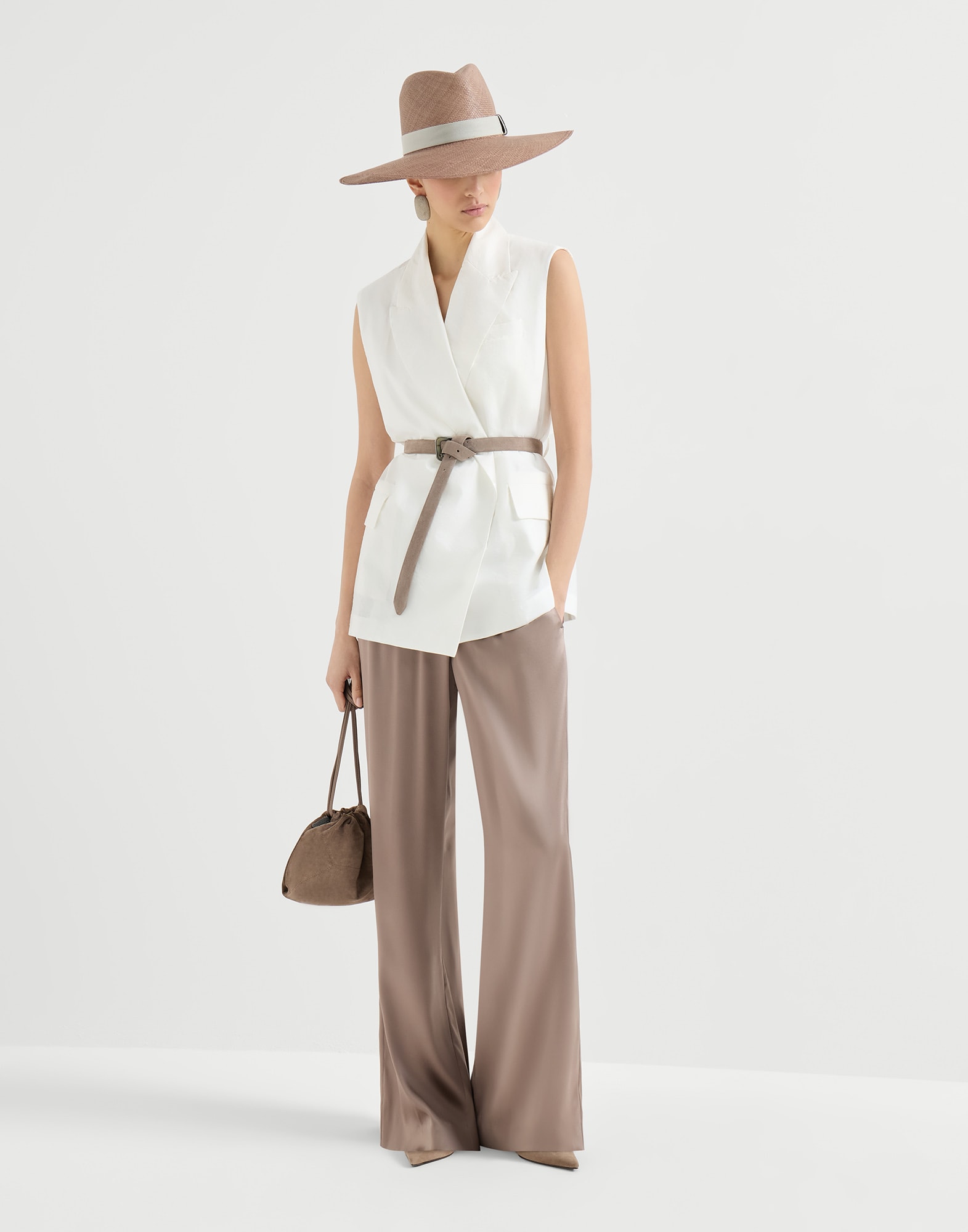 261WOUTFITCS373 image number 0