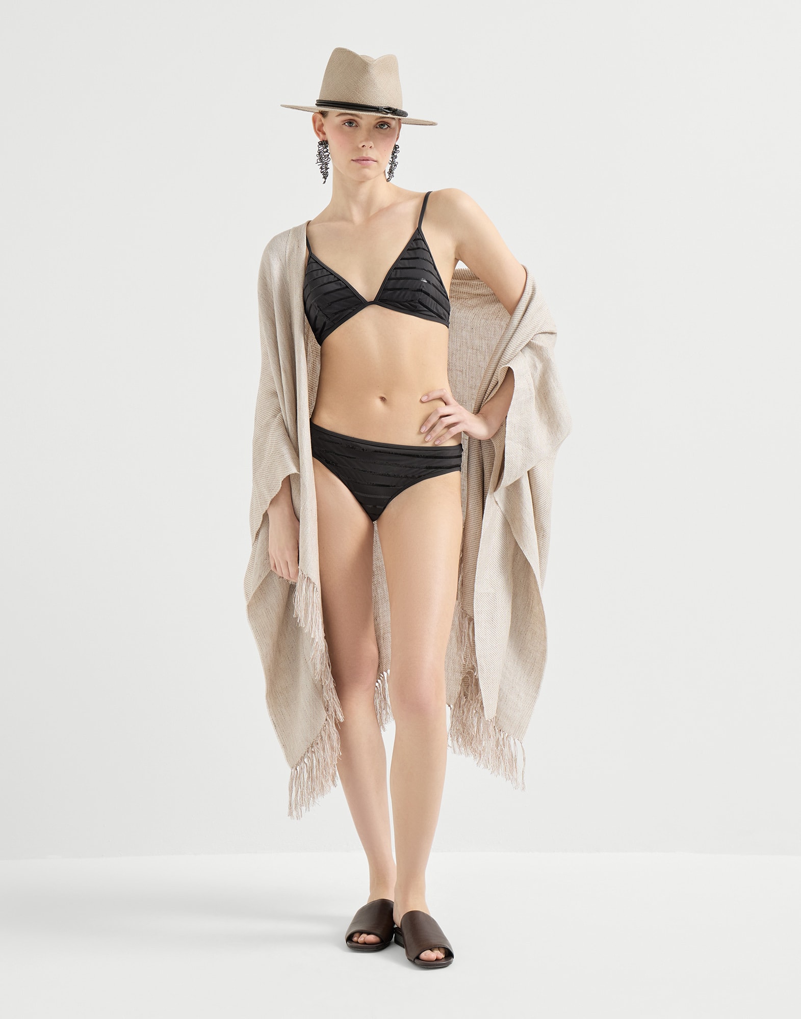 261WOUTFITCS345 image number 0