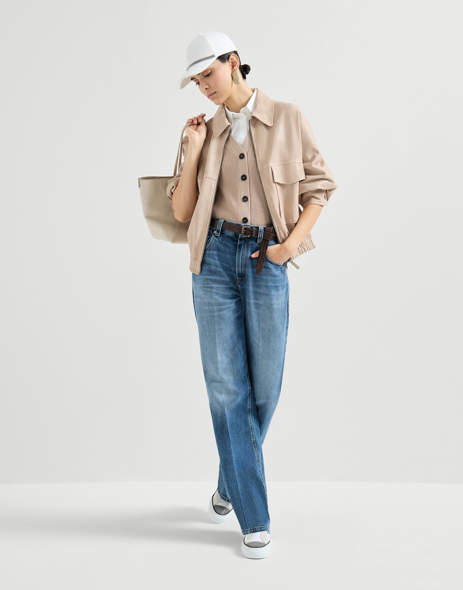 261WOUTFITCS299 image number 0