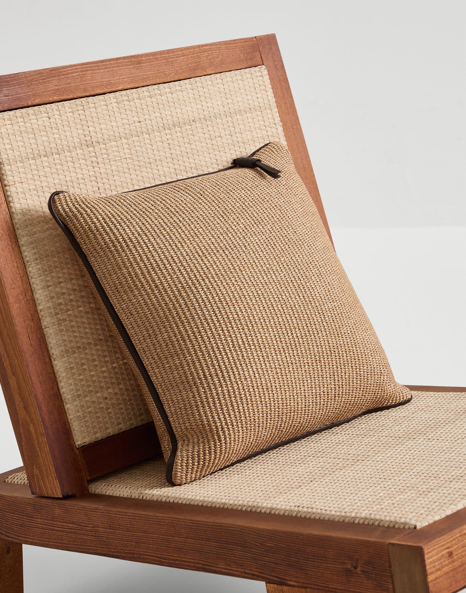 Techno raffia cushion in Panama | Lifestyle | Brunello Cucinelli