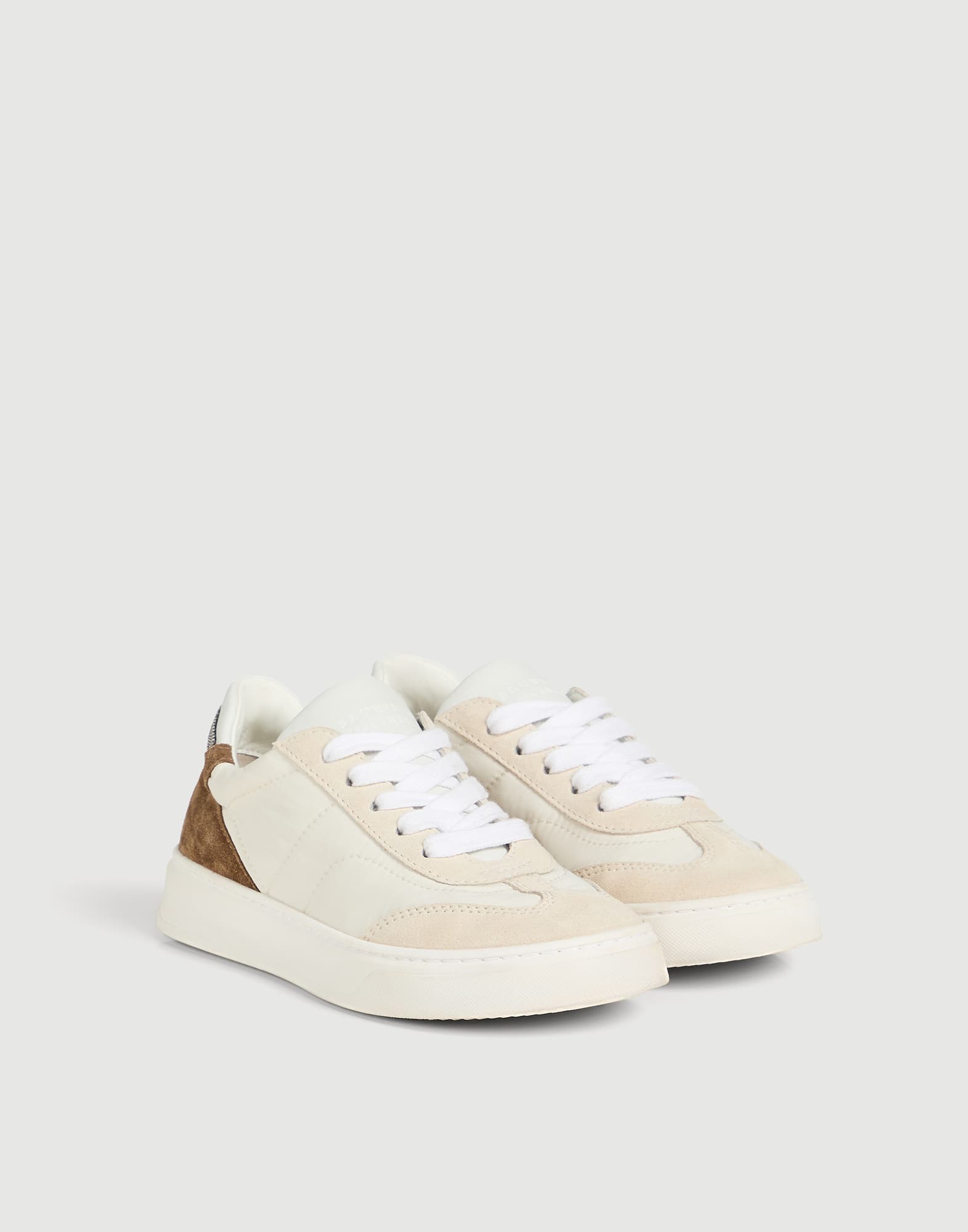 Sneakers - Front view - View Full Screen