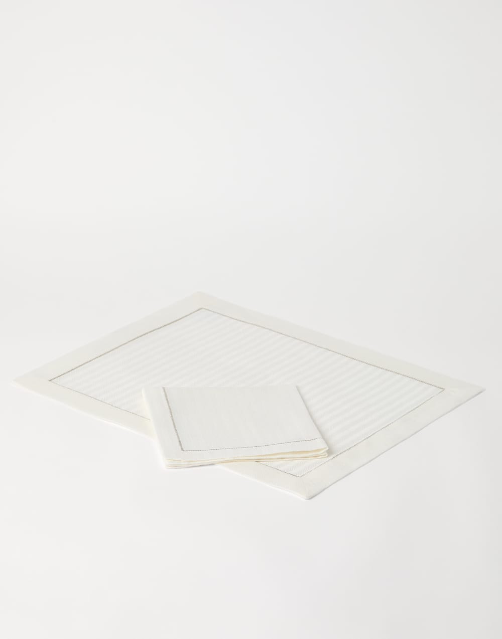 Набор из сервировочной скатерки и салфетки Белый Стиль жизни - Brunello Cucinelli