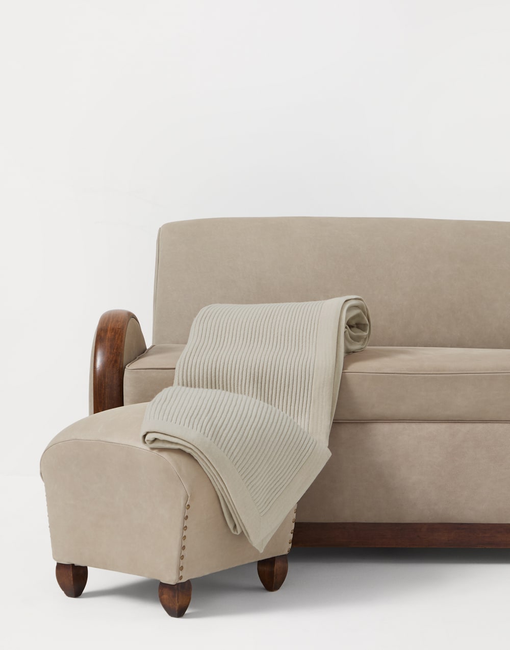 Cashmere throw Buff Lifestyle - Brunello Cucinelli