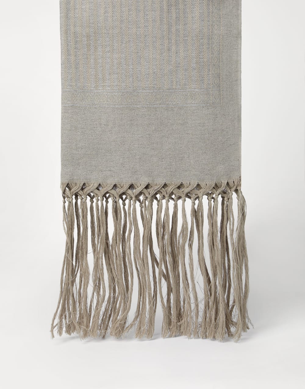 Chevron towel Medium Grey Lifestyle - Brunello Cucinelli