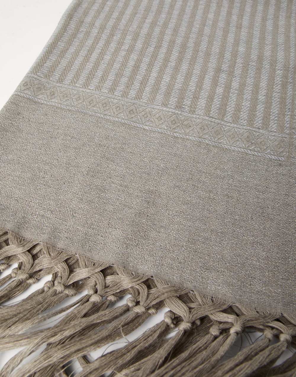 Chevron towel Medium Grey Lifestyle - Brunello Cucinelli