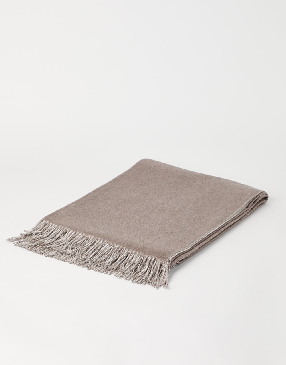 Silk double cloth throw Beige Lifestyle - Brunello Cucinelli