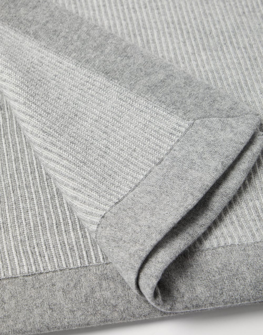 Cashmere throw with contrasting border Grey Lifestyle - Brunello Cucinelli