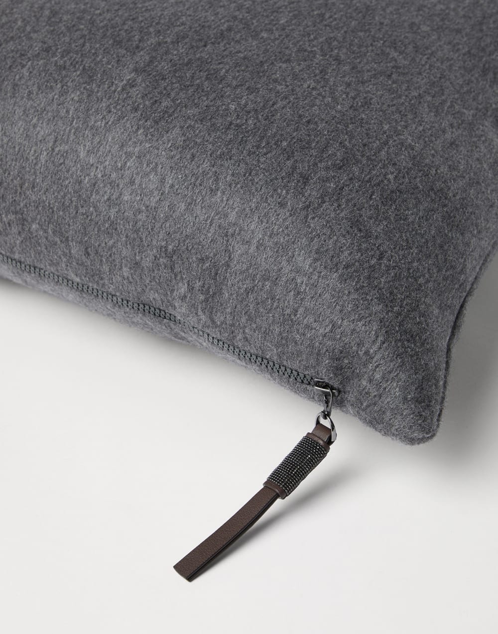 大号羊绒呢靠枕 炮铜灰色 生活风格 - Brunello Cucinelli