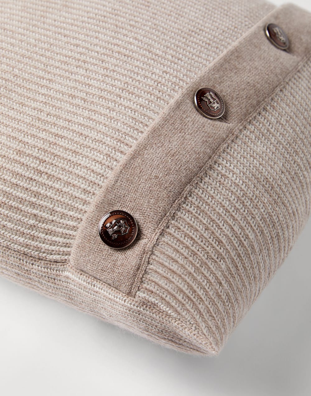 Vanisé cushion with buttons Hazelnut Lifestyle - Brunello Cucinelli