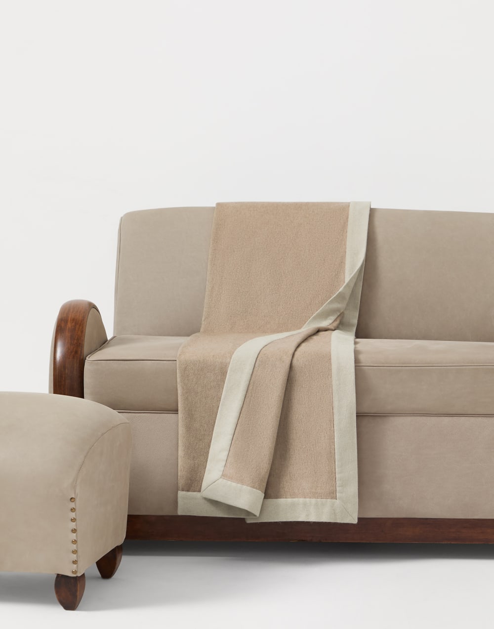 Cashmere throw with contrasting border Beige Lifestyle - Brunello Cucinelli