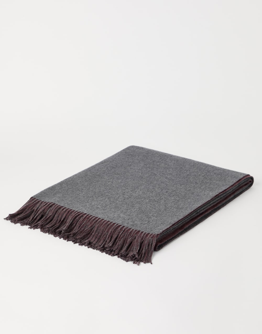 Cashmere double cloth lightweight throw Medium Grey Lifestyle - Brunello Cucinelli